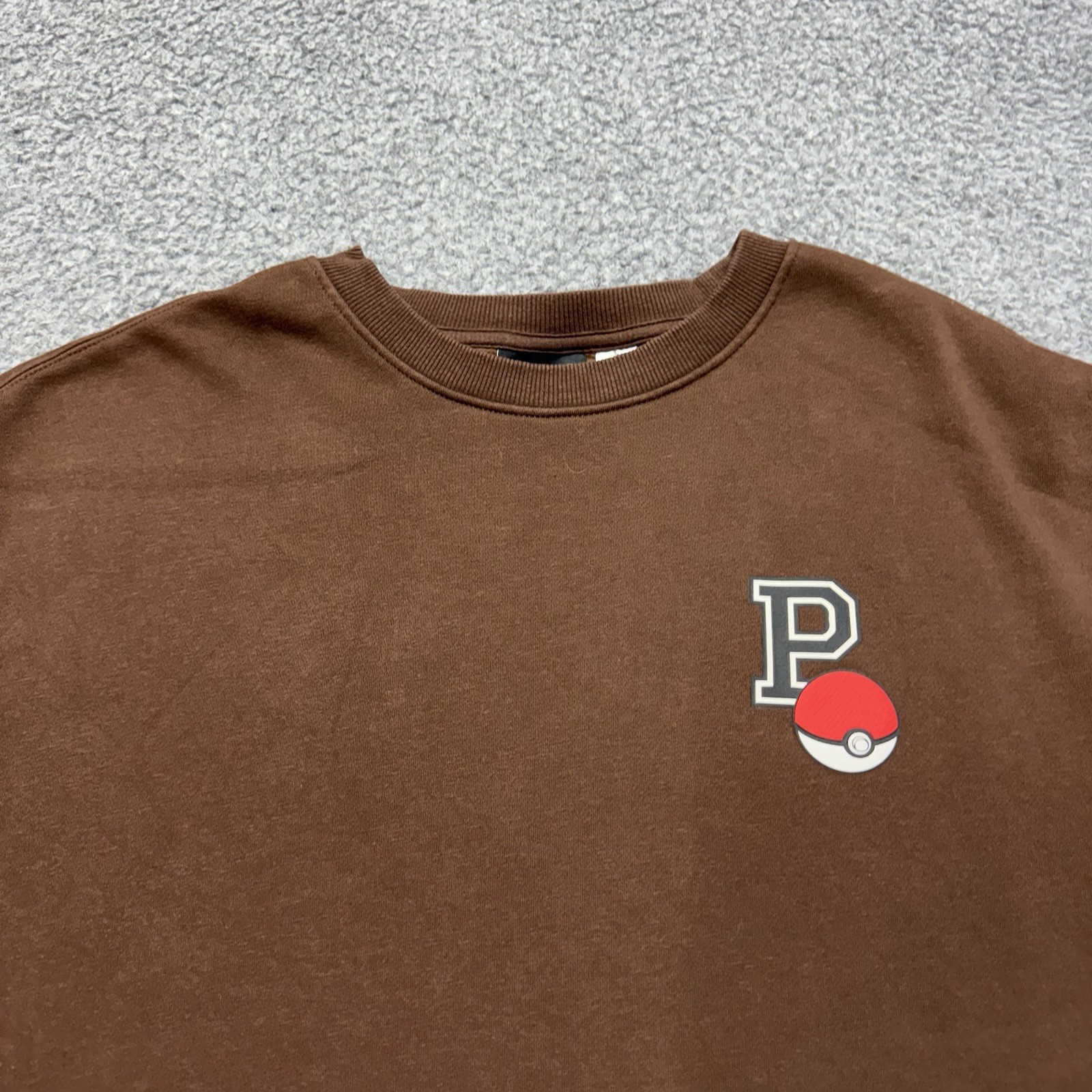 H&M x POKEMON Sweater Men’s Large Relaxed Fit Pikachu Embroidered Poke Ball