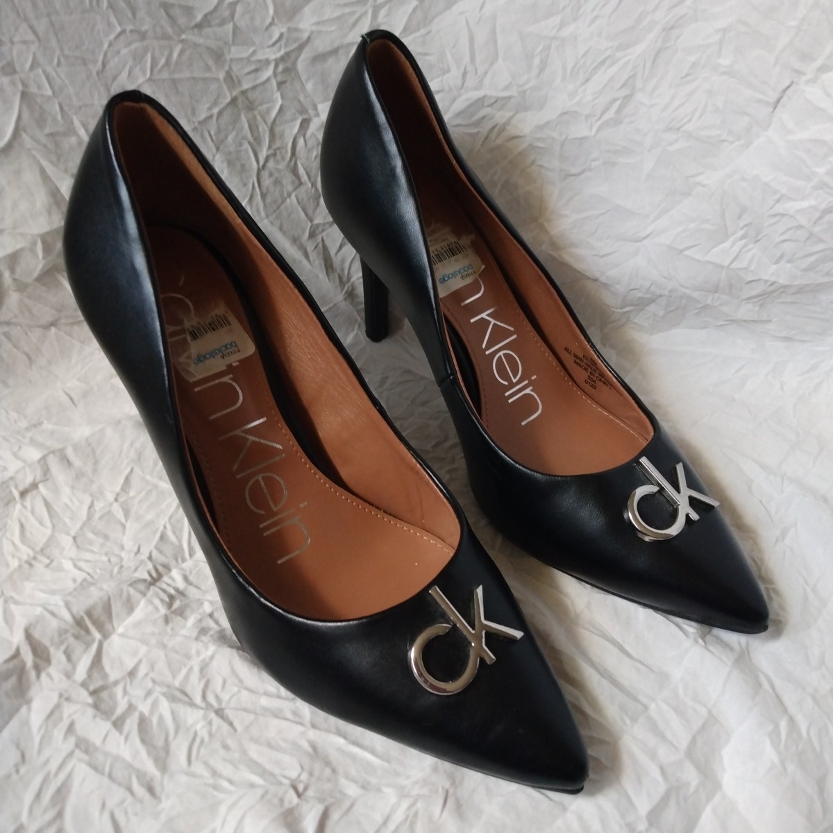 Calvin Klein Greta Pointed Toe Pumps Heels Size 6M Black Logo Silver