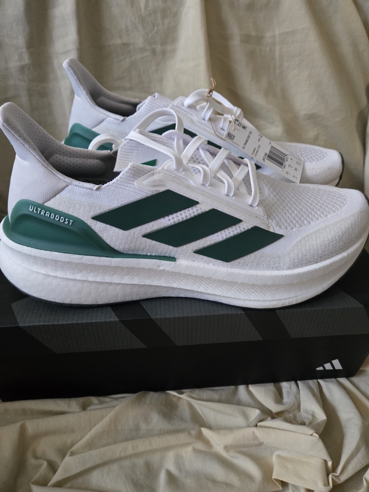 Adidas Men’s UltraBoost 5X US Men Size 10 Green and White JH7248
