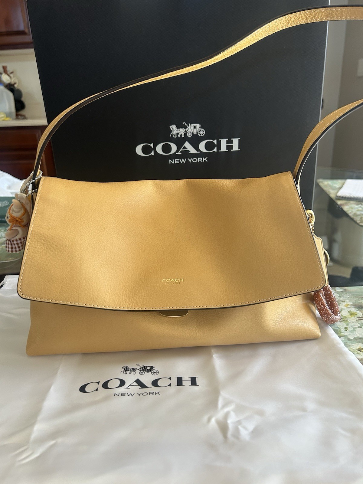 Coach Chelsea Shoulder Bag 30 grain Leather Brass/Vanilla