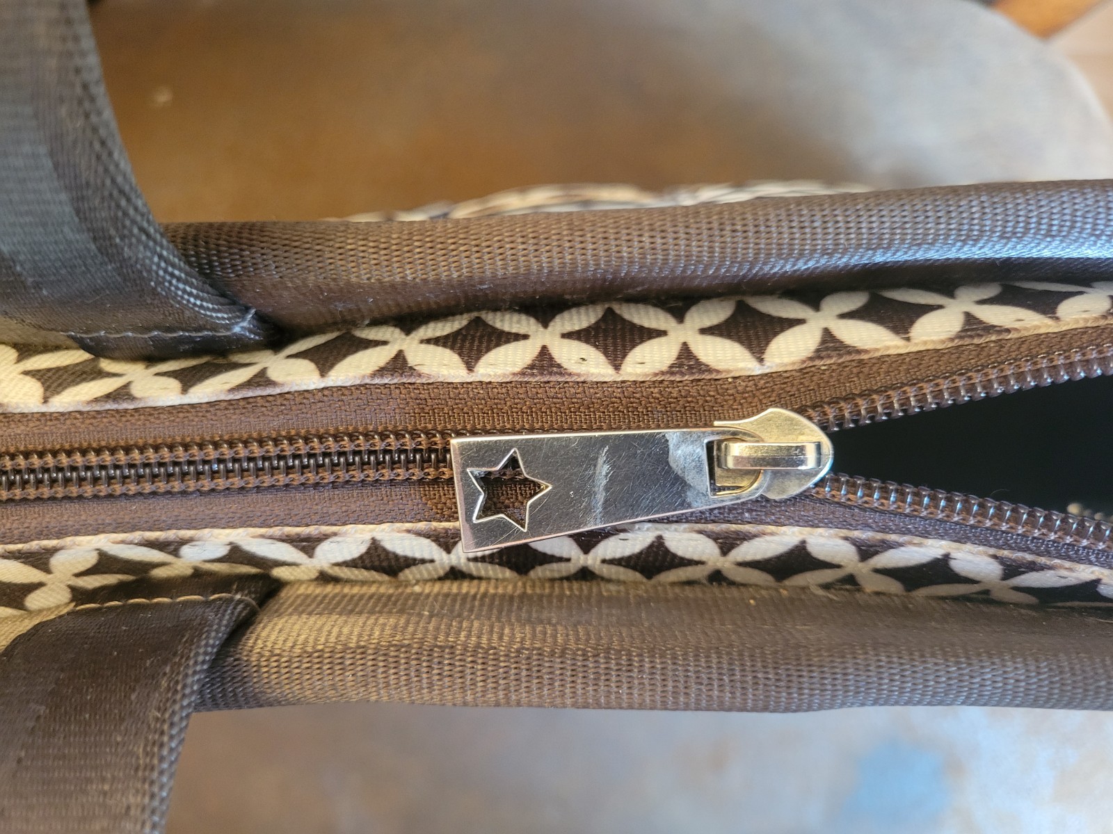 Harveys seatbelt bags Trelis brown large tote white pattern EUC