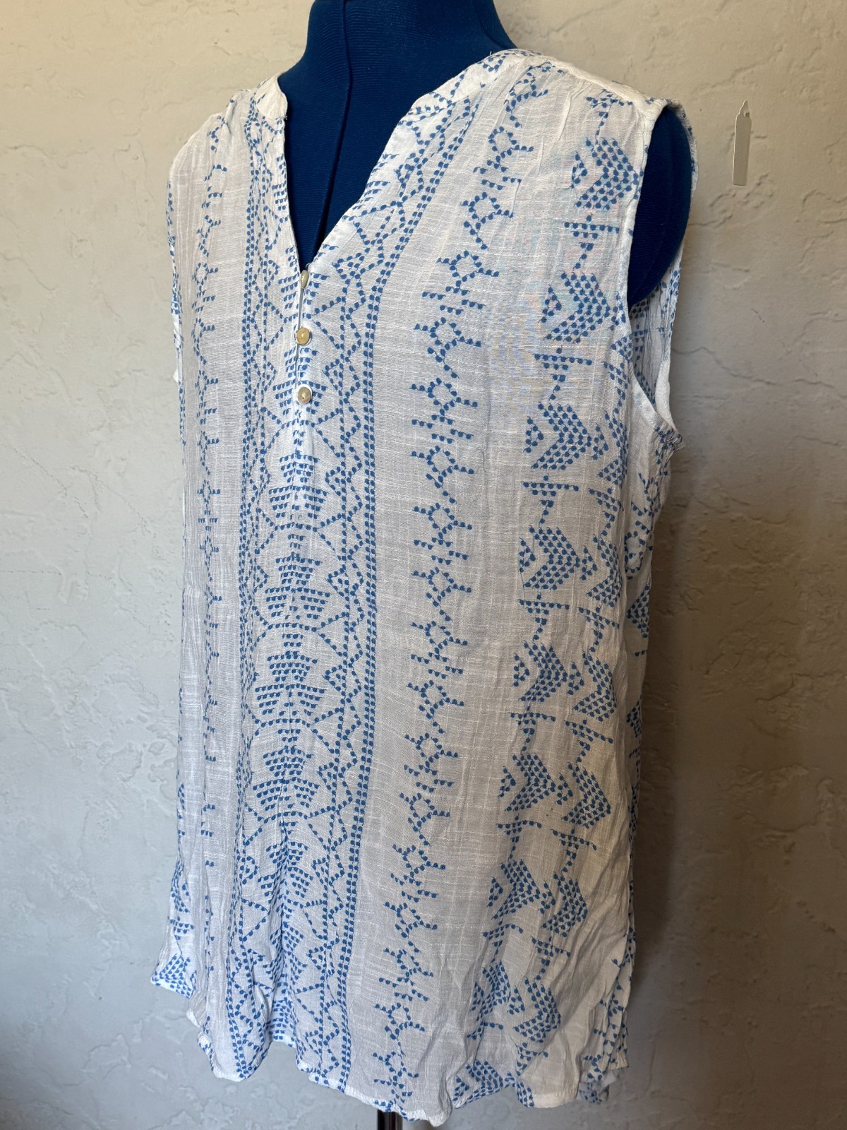 Women’s XL white tank by St. John’s Bay