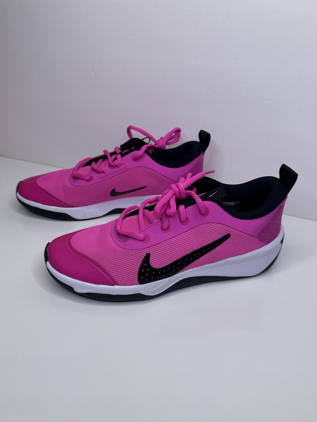 Nike Omni Multi-Court Girl Pink Foam Size 6Y Big Kids Indoor Court Shoes