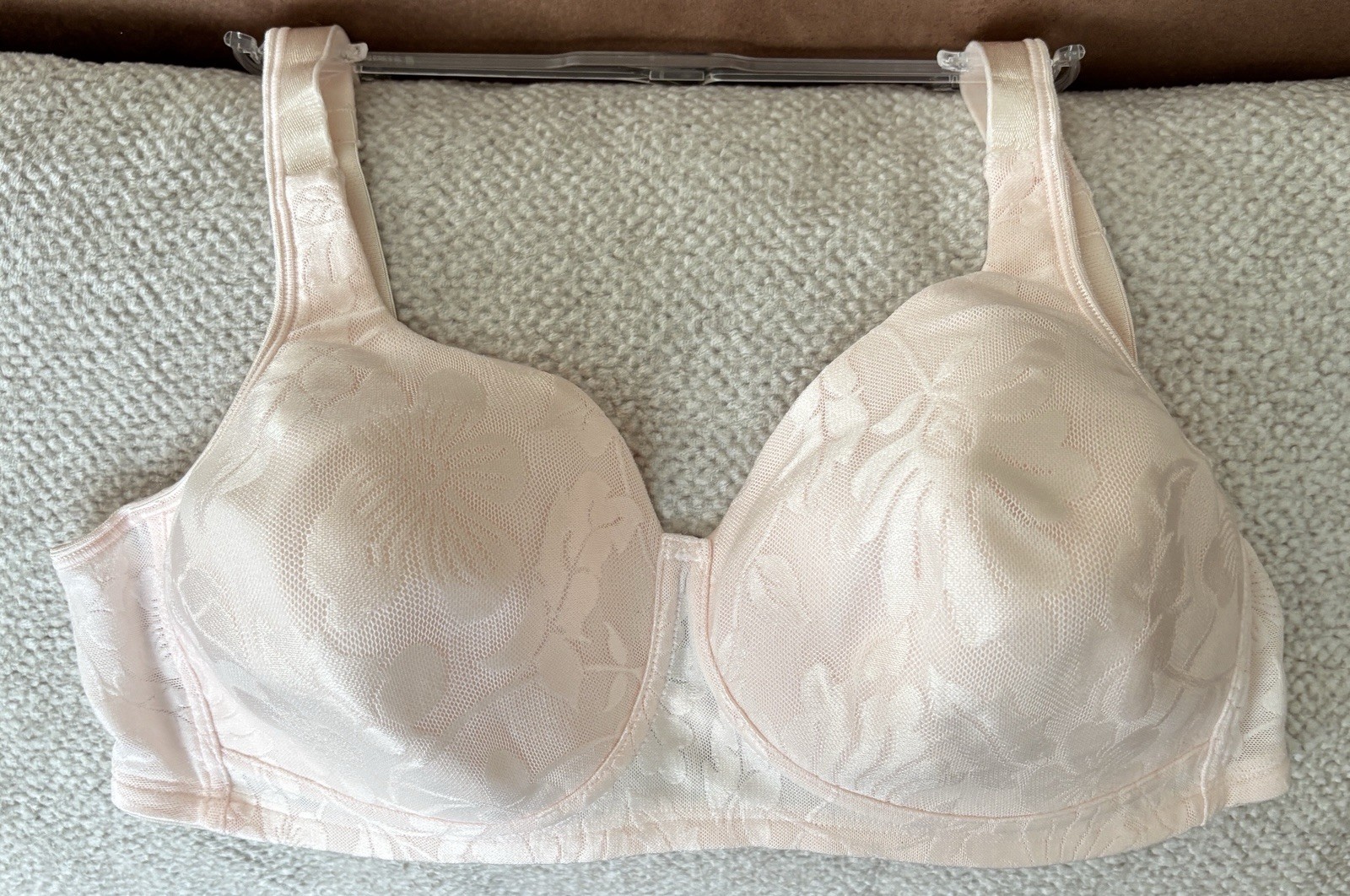 Playtex & Warner’s Wireless/wire Bras 38B – Light Pink & Mint/sage Green Lace