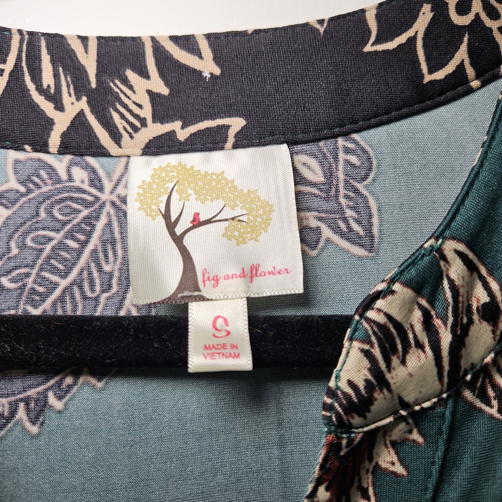 Fig & Flower Tunic Top Blouse Size Small Teal Black Floral Boho Shirt