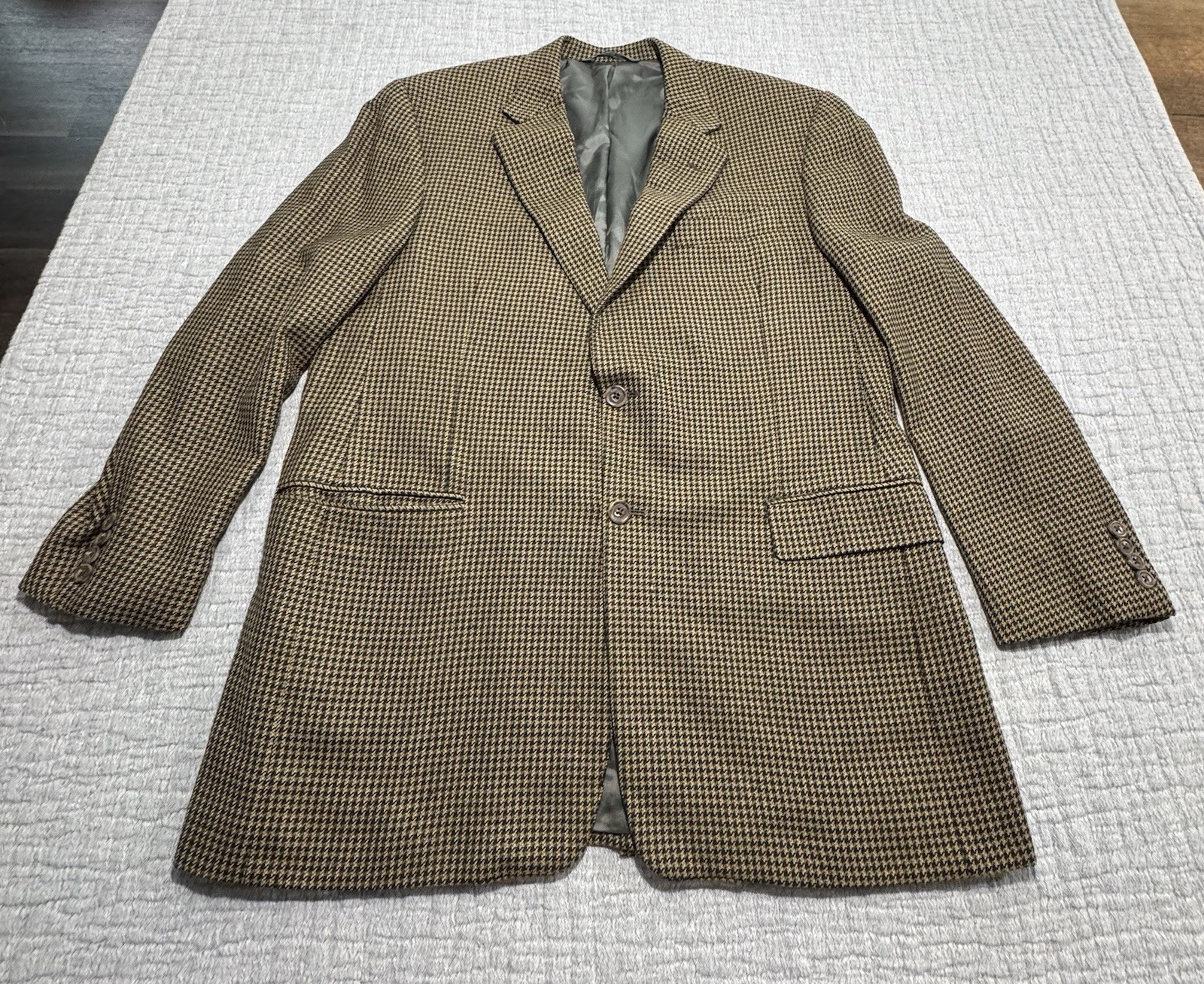 Hickey Freeman Bespoke Houndstooth Blazer. Brown Measurements in Pictures