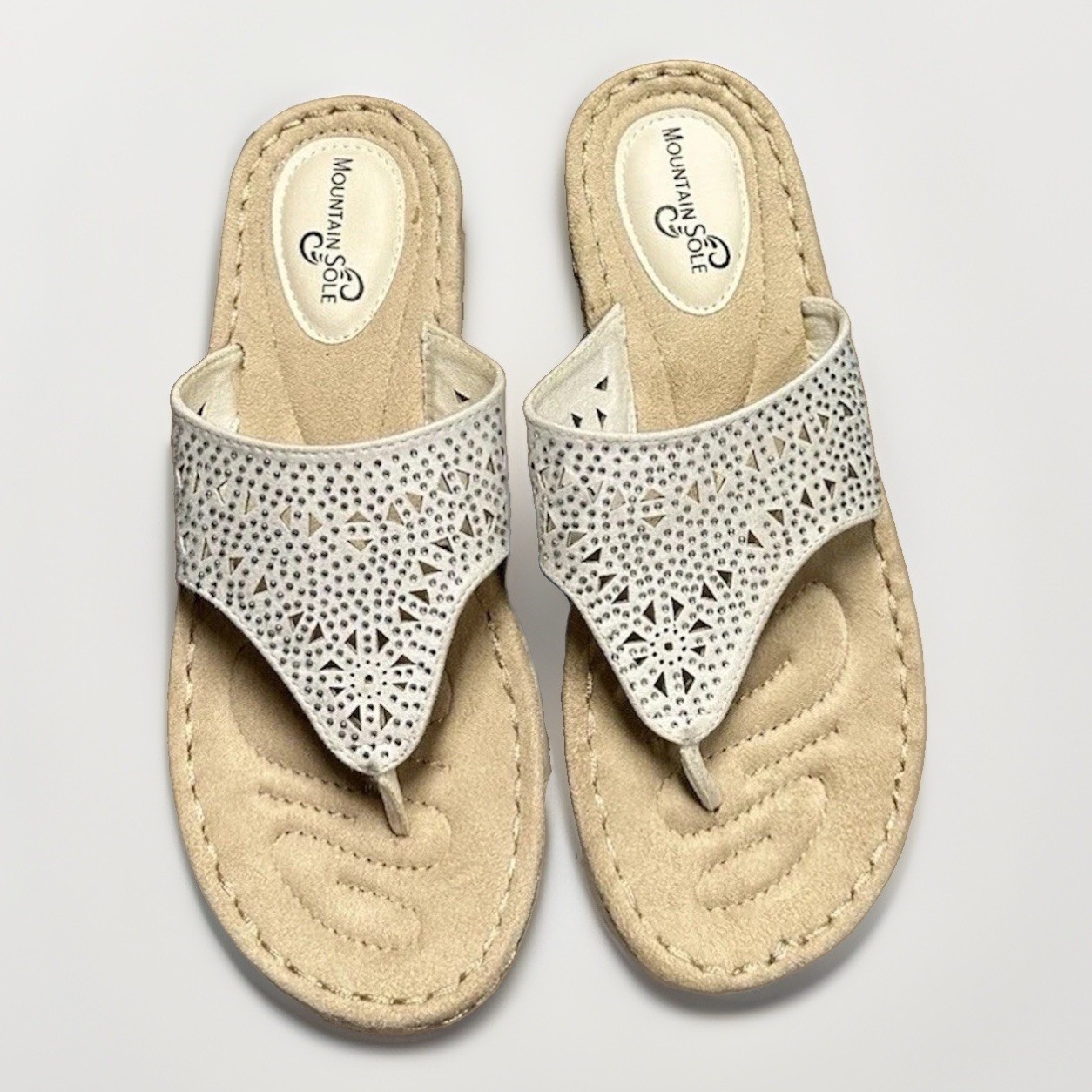 Mountain Sole Size 8 Slip-On White Sparkle Slight Heel Comfort Beach Sandle