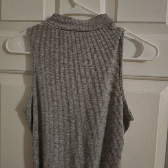 Ambiance Gray Mock Neck Ribbed BodySuit – Size Medium