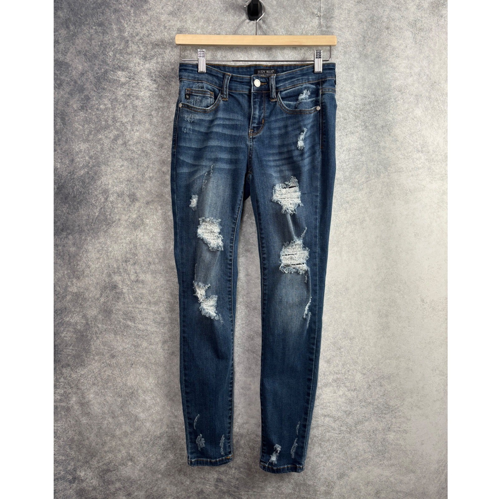 Judy Blue Women’s Skinny Fit Distressed Medium Wash Jeans Size 5 / 27