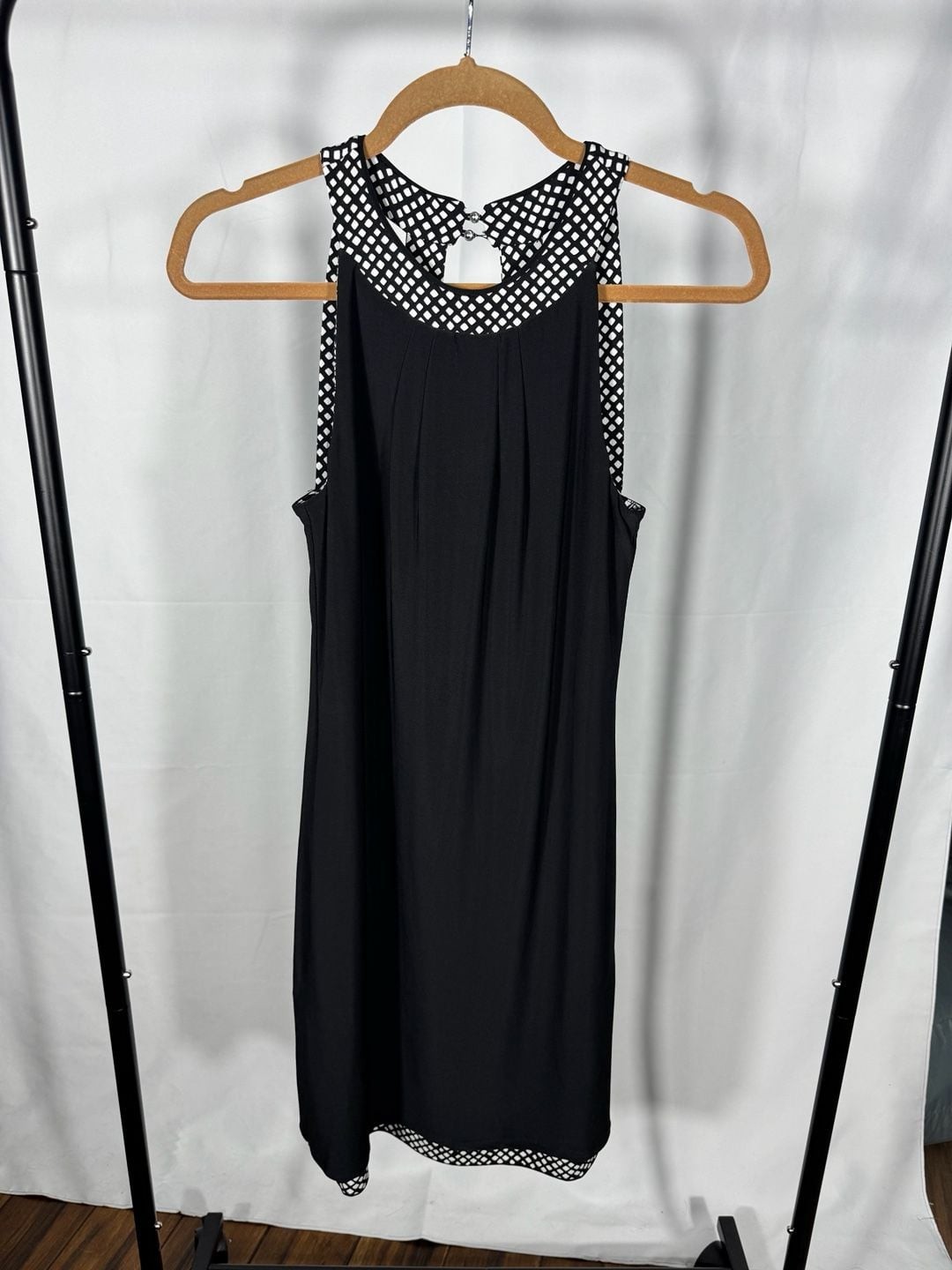 White House Black Market Sleeveless Geometric Print Shift Dress