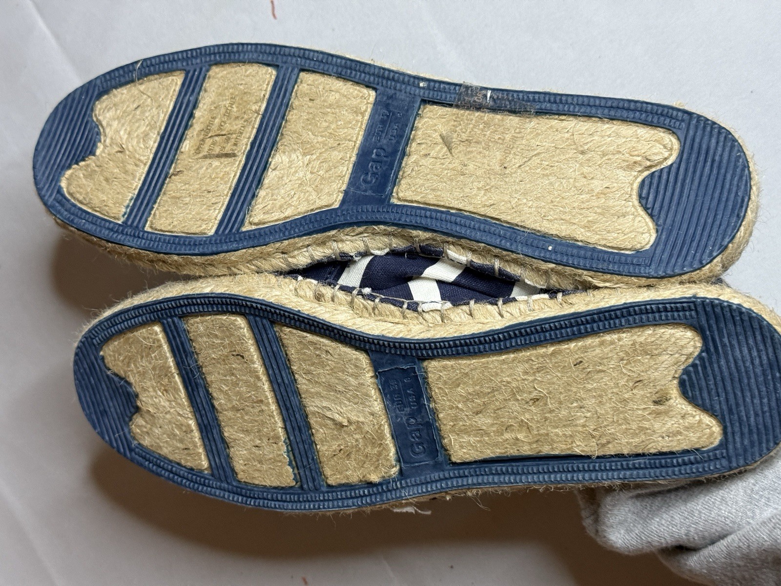 Gap white and navy striped espadrilles. #espadrilles #summer