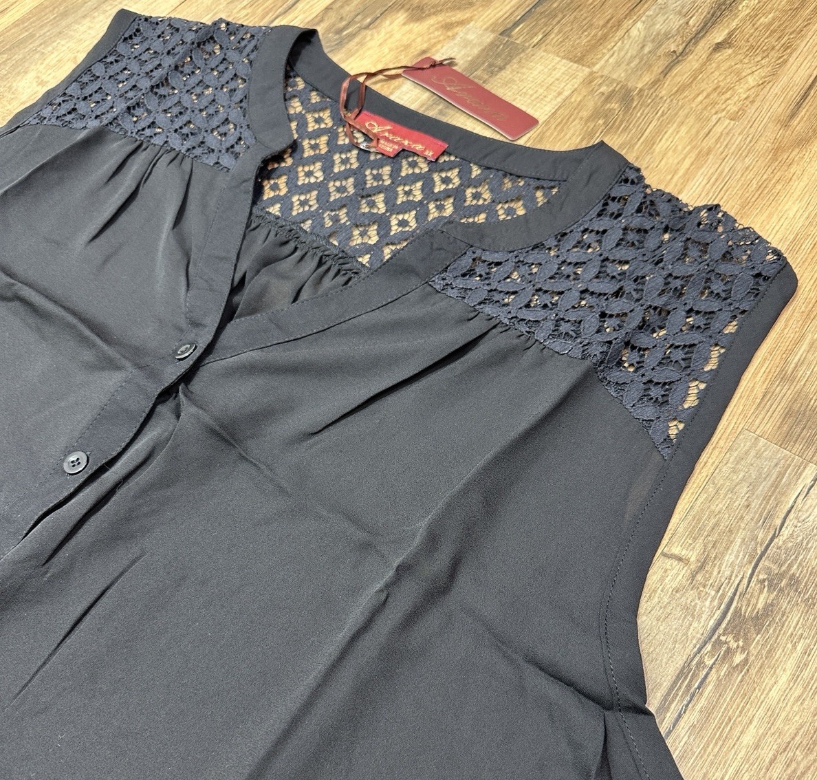 Araza NWT Black Sleeveless Button Down Top Plus Size 3x Lightweight Loose Fit
