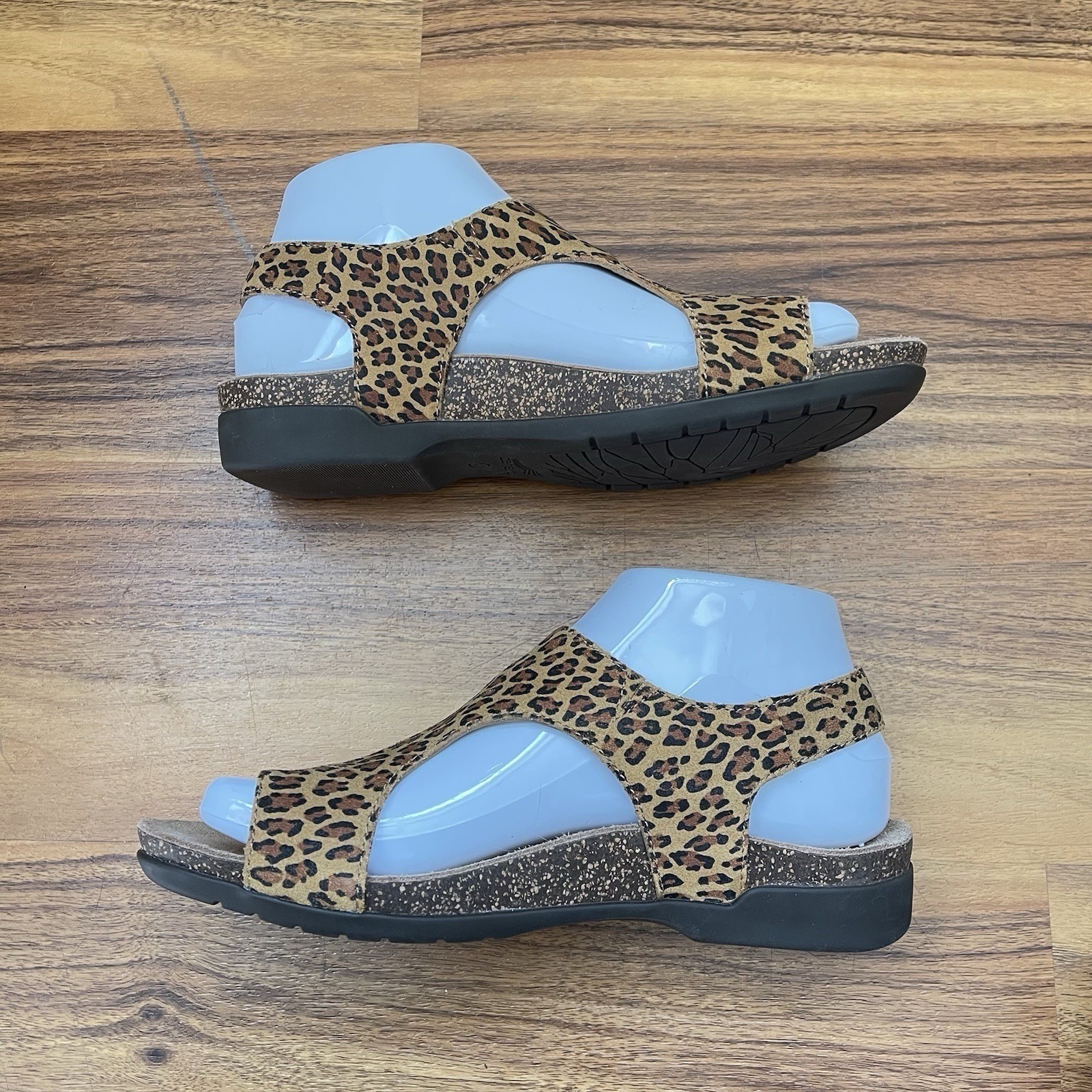 Dansko Womens Reece Sandals 37 Leopard Toe Loop Slingback Thong Vacation Beach