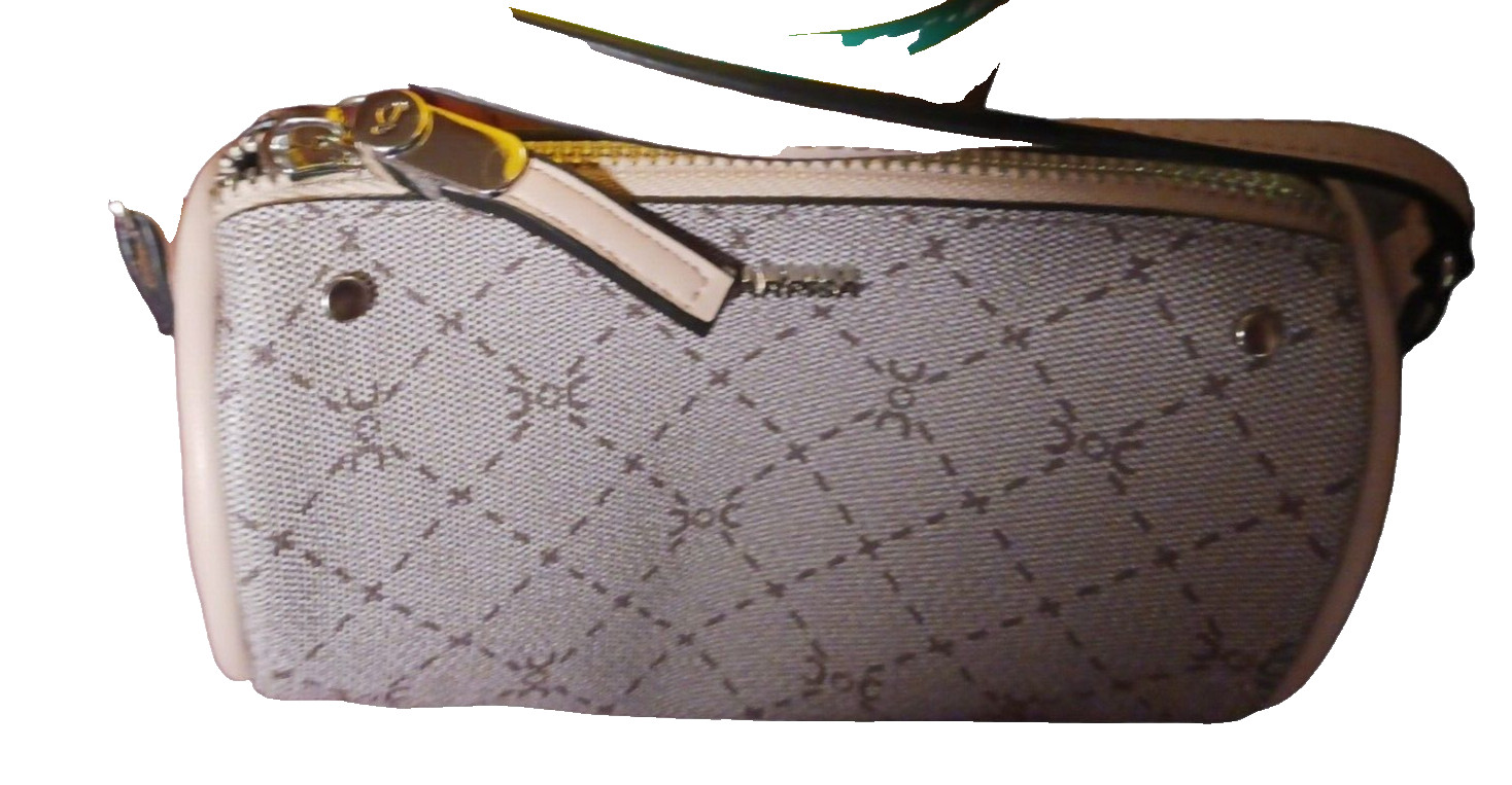 Carpisa Wristlet