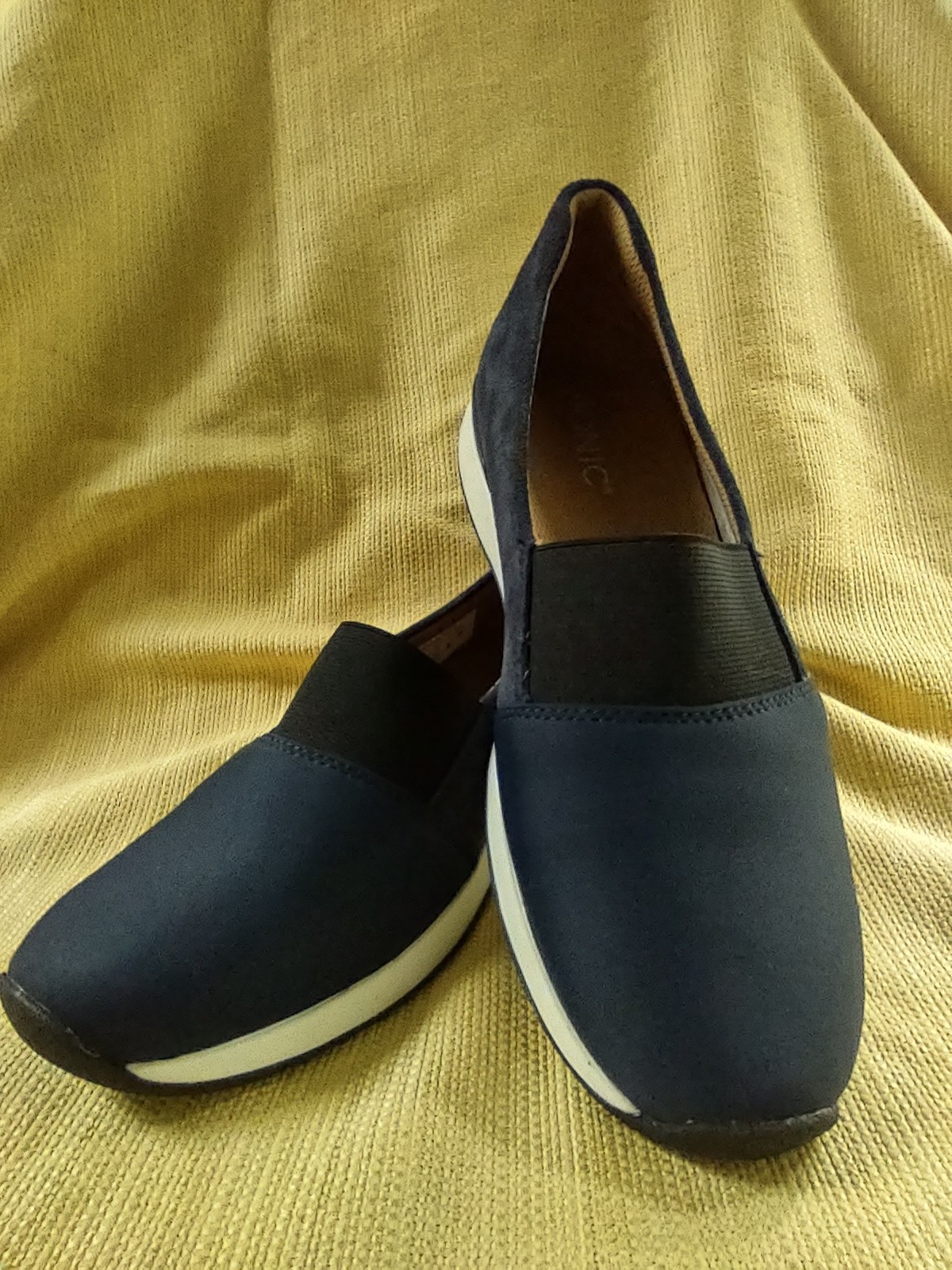 Vionic Cameo Slip On Sneakers Sz 8.5M Navy Suede Orthopedic Athleisure Commuter
