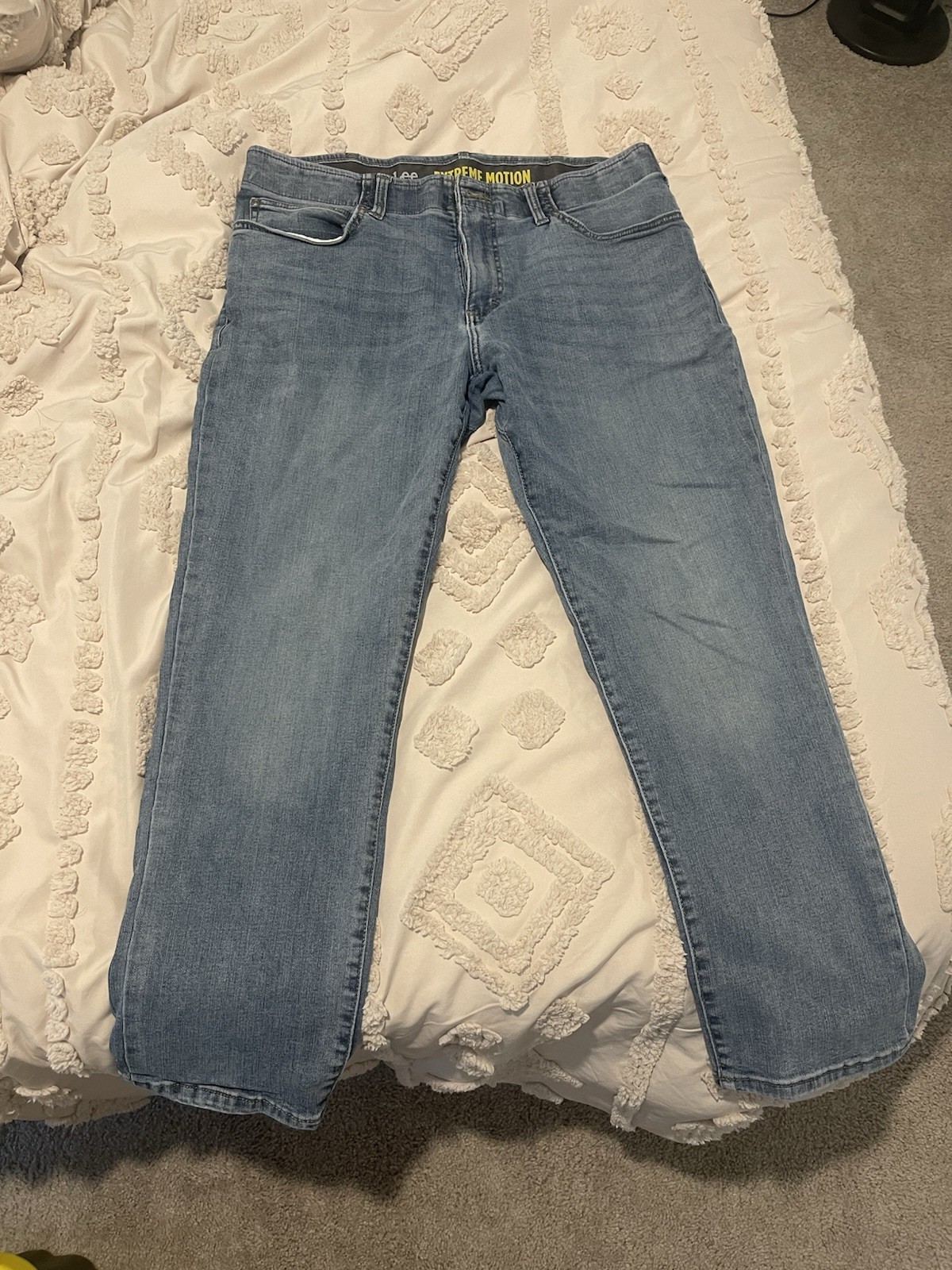 Lee Extreme Motion MVP Mens 36×30 Straight Fit Tapered Leg Jeans Light Wash Blue