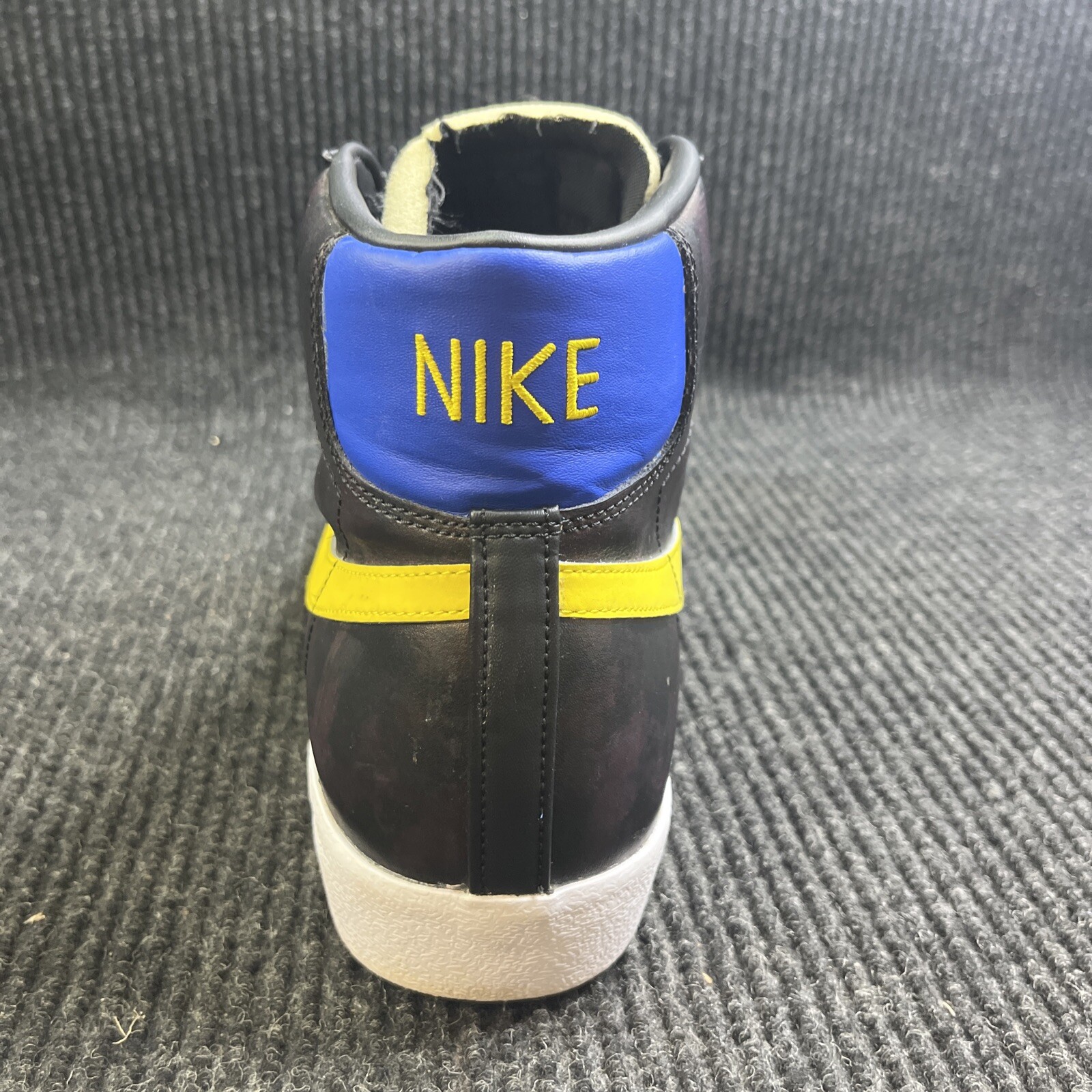 🔥🔥🔥Nike Blazer Mid Peace, Love, and Basketball 2020 Size 15 Used Good