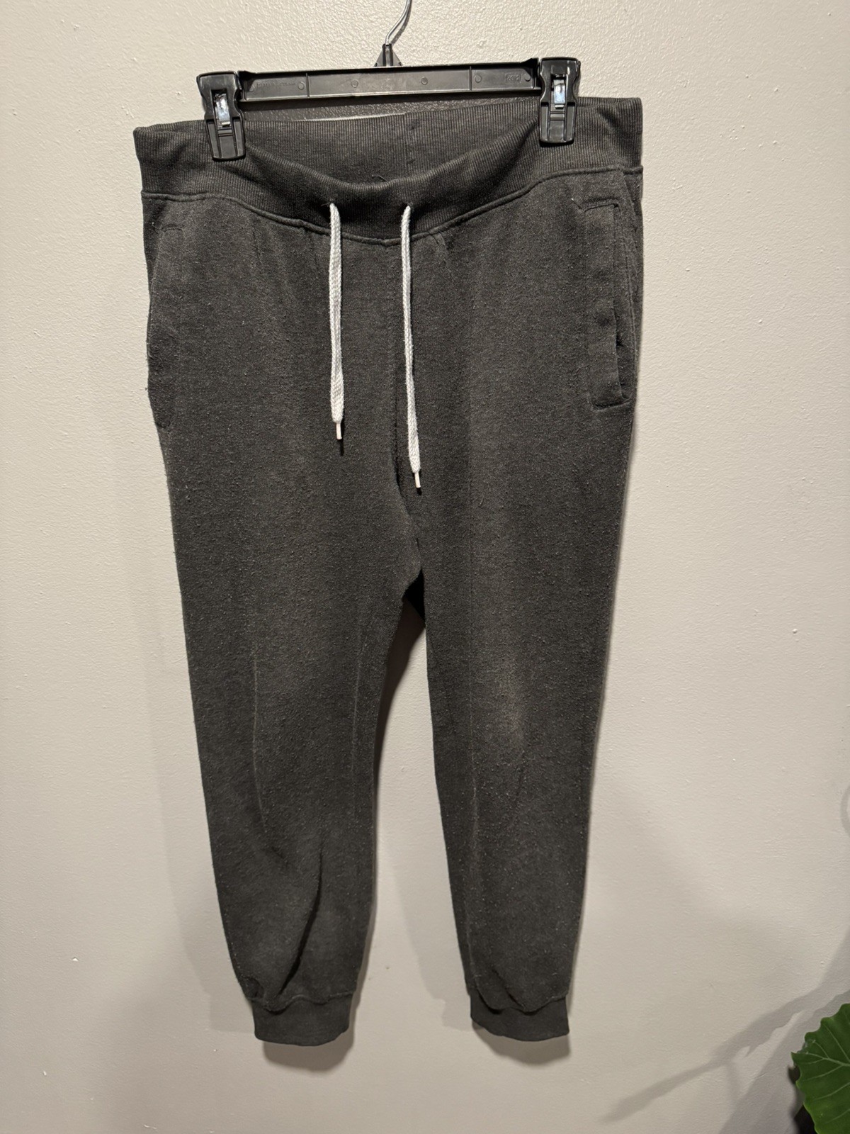 2 Pairs of Men’s Black & Dark Gray Sweatpants Joggers Lot (Hurley & SP Active)