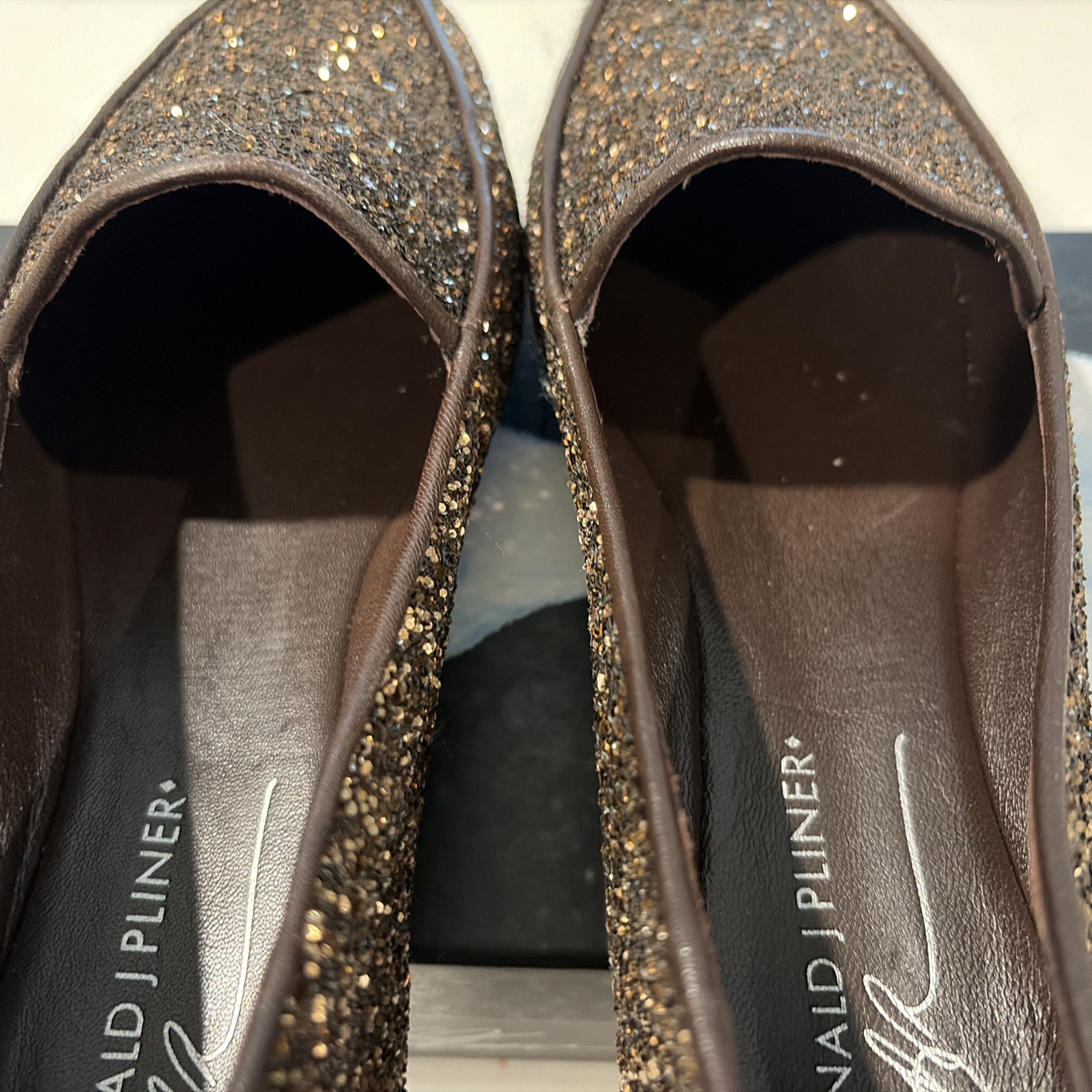 Donald Pliner Women’s Denny Loafer Style Slip-On Shoes Sz 10 Bronze Sparkle