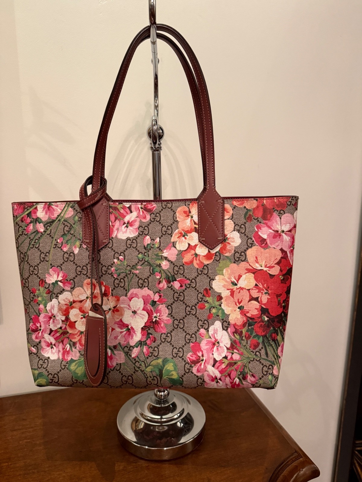 Gucci Reversible Tote Blooms GG Print Leather Medium, Never used!