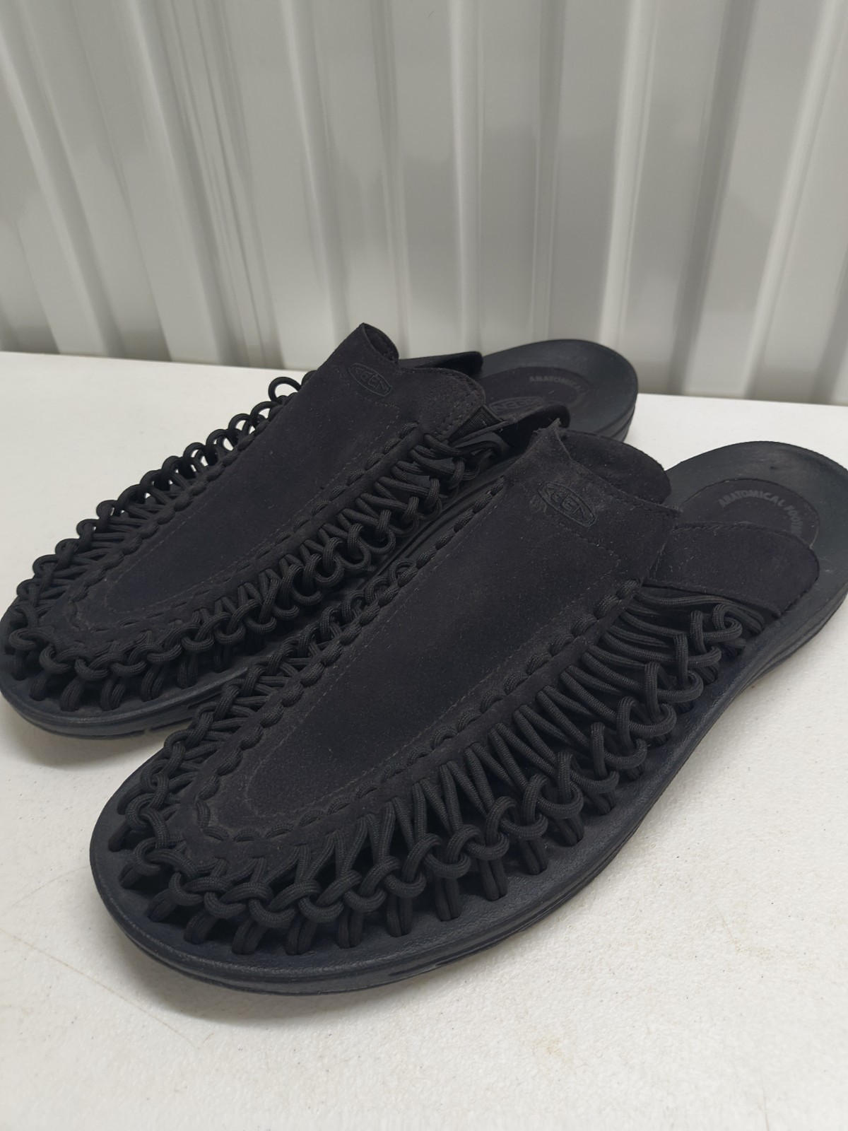 Keen Men’s Uneek Black Slides Suede Sandals Men’s Sz 14