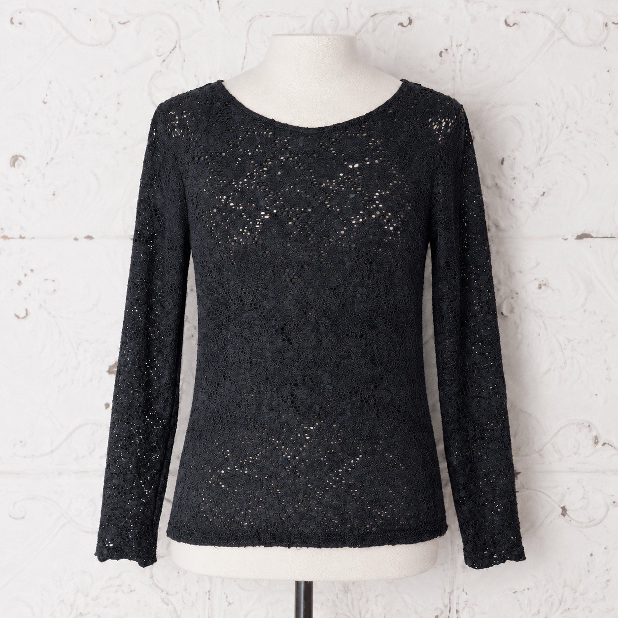 Free Kisses Lace Blouse Women’s Size L Back Zipper Closure Sheer Stretch