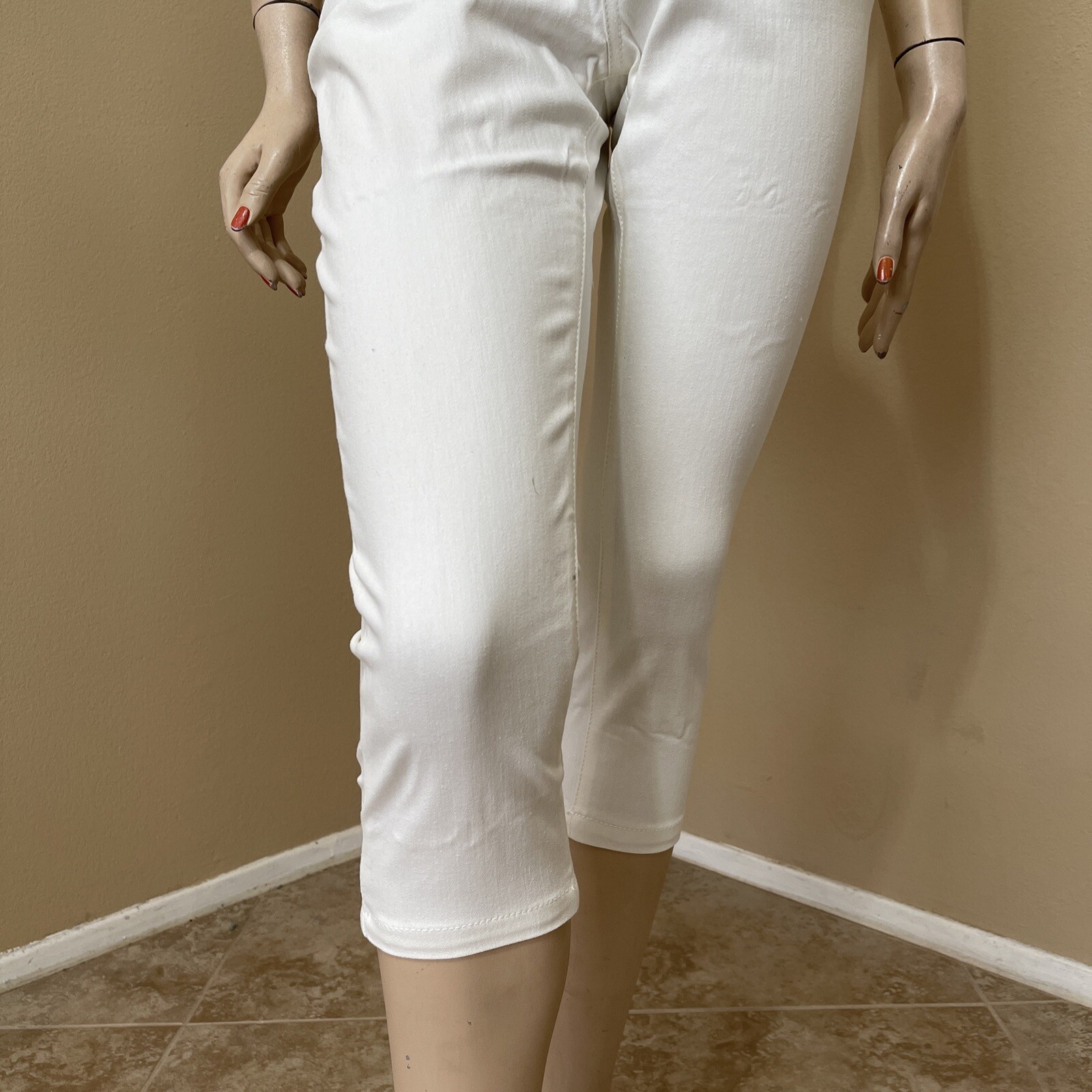 Women’s White Cotton Casual Summer Stretch Slim Button Zipper Size 1 Capri Pants