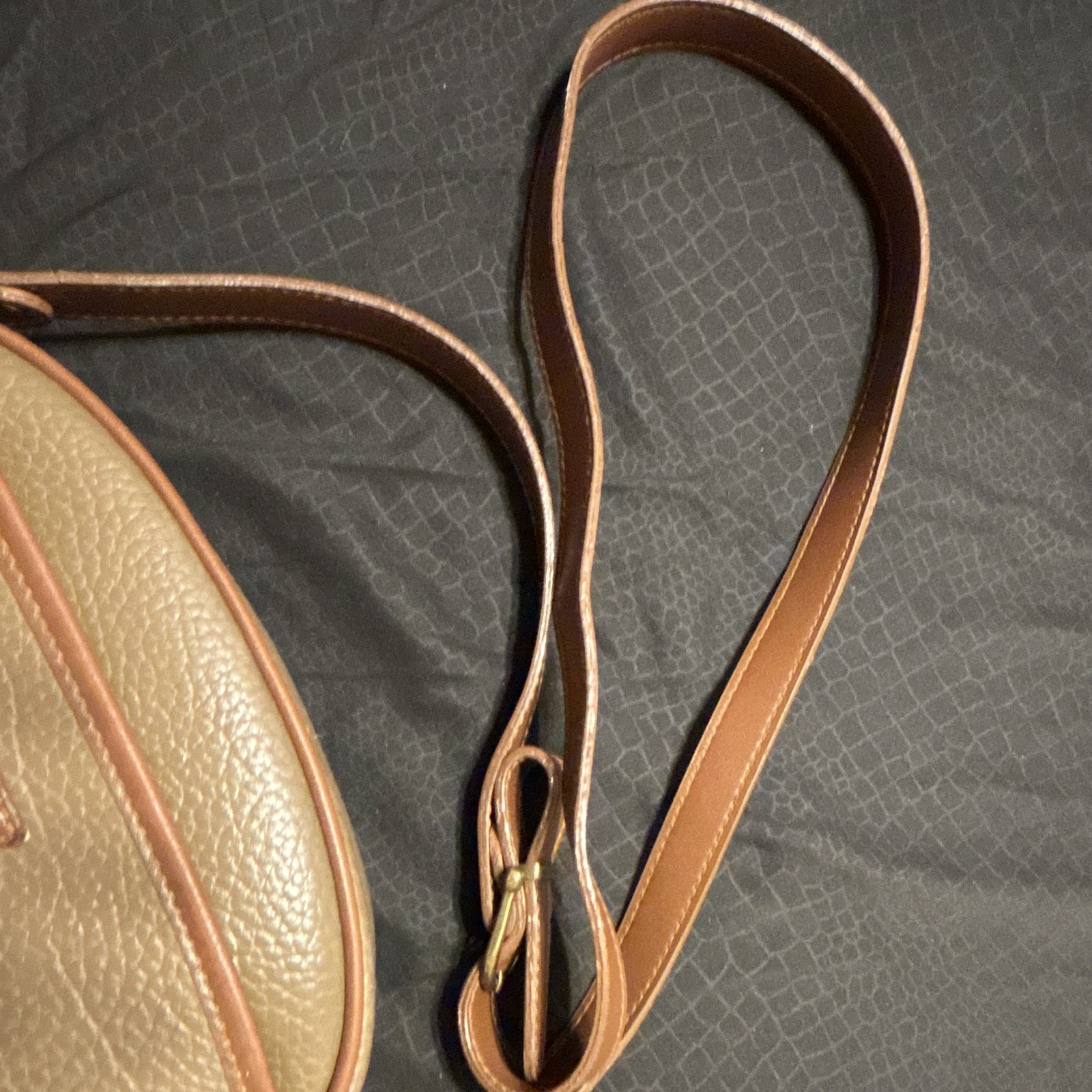 GUESS Pebbled Tan Brown Oval Crossbody Bag Zip Top Adjustable Strap Pockets