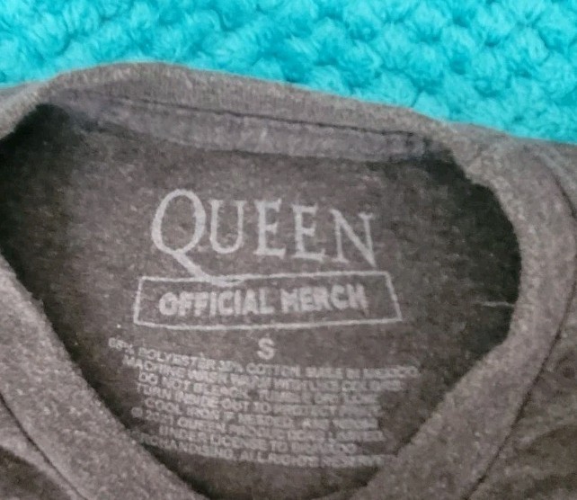 Queen Adult Small T Shirt Grey Official Merch The Very Best Of Queen Ex Cond