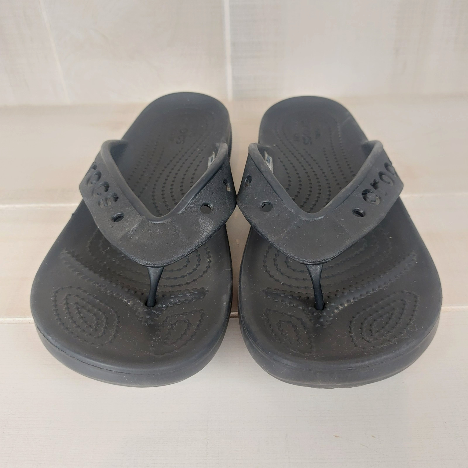Crocs Baya II Flip Flops Women’s Size 8 Black Cushioned Thong Sandals Beach