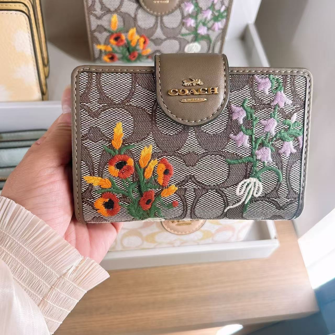 NWT Coach Medium Corner Zip Wallet CEC30/CEC31/CEC32 In Pretty/With Floral