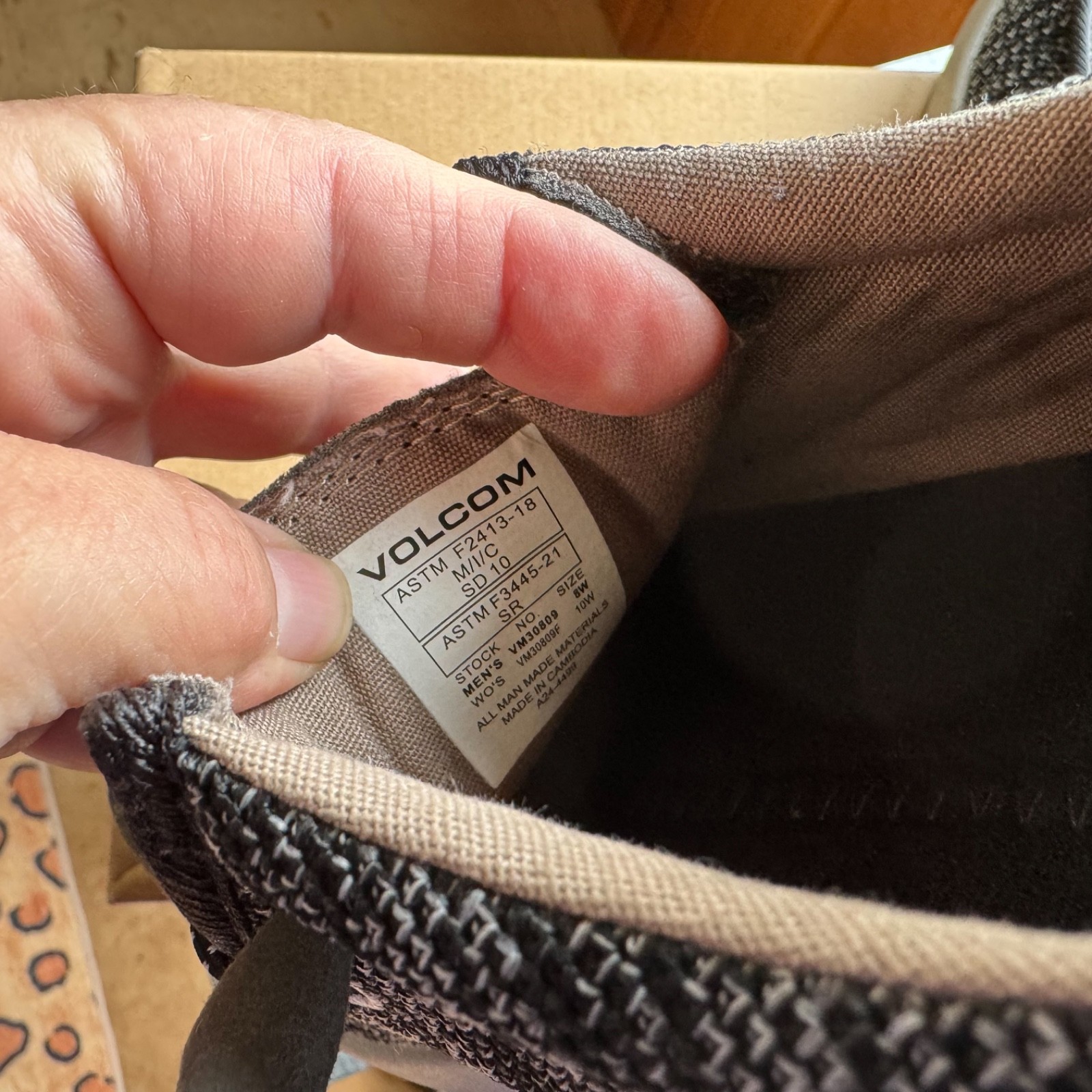 Volcom Chill grey fabric lightweight work shoe composite toe 10 Wide NWB