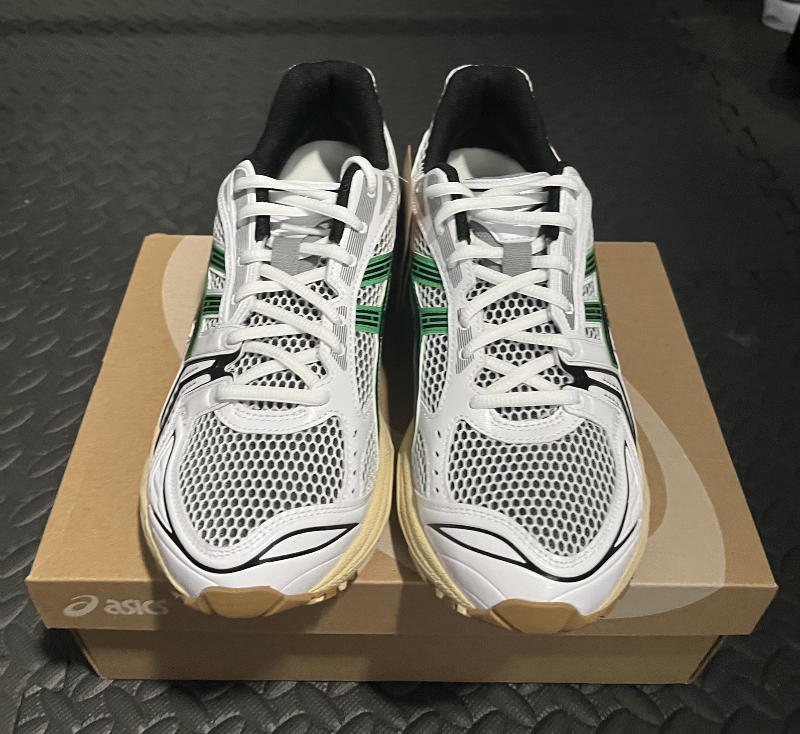 ASICS Gel-Kayano 14 size9.5 White/Hinoki Beige 1203A740-103 Mens New Never Used