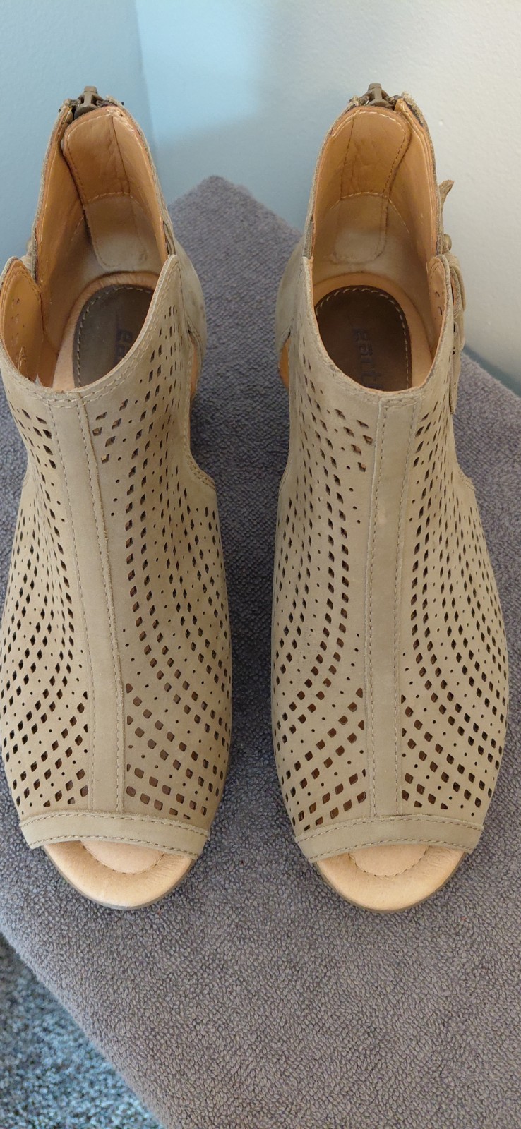 NEW – Earth Open Toe 2in Heels Perforated Suede/Upper Foam Leather Insole – 6.5D