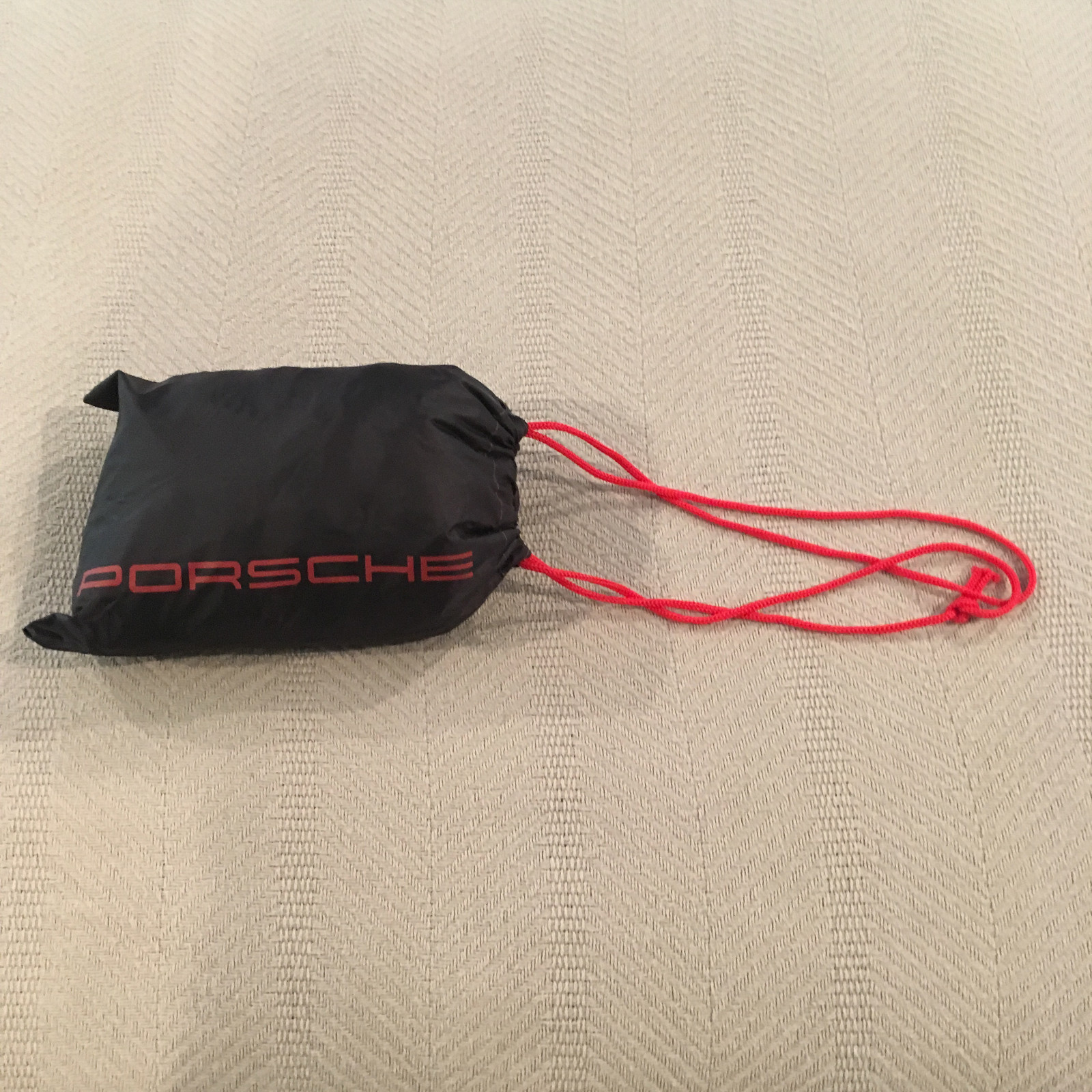 PORSCHE DESIGN PCNA PORSCHE RACING RAIN CAPE PONCHO W/SEWN IN STORAGE POUCH. NEW