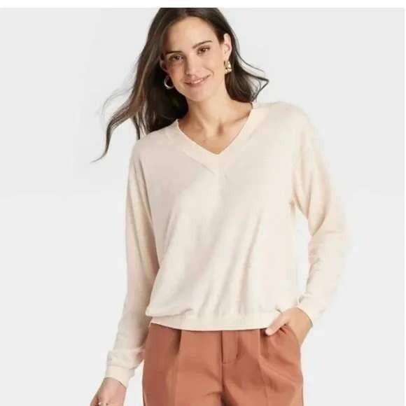 A New Day Women Sweater V Neck Long Sleeve Cream Knit Pullover Top Thin Medium