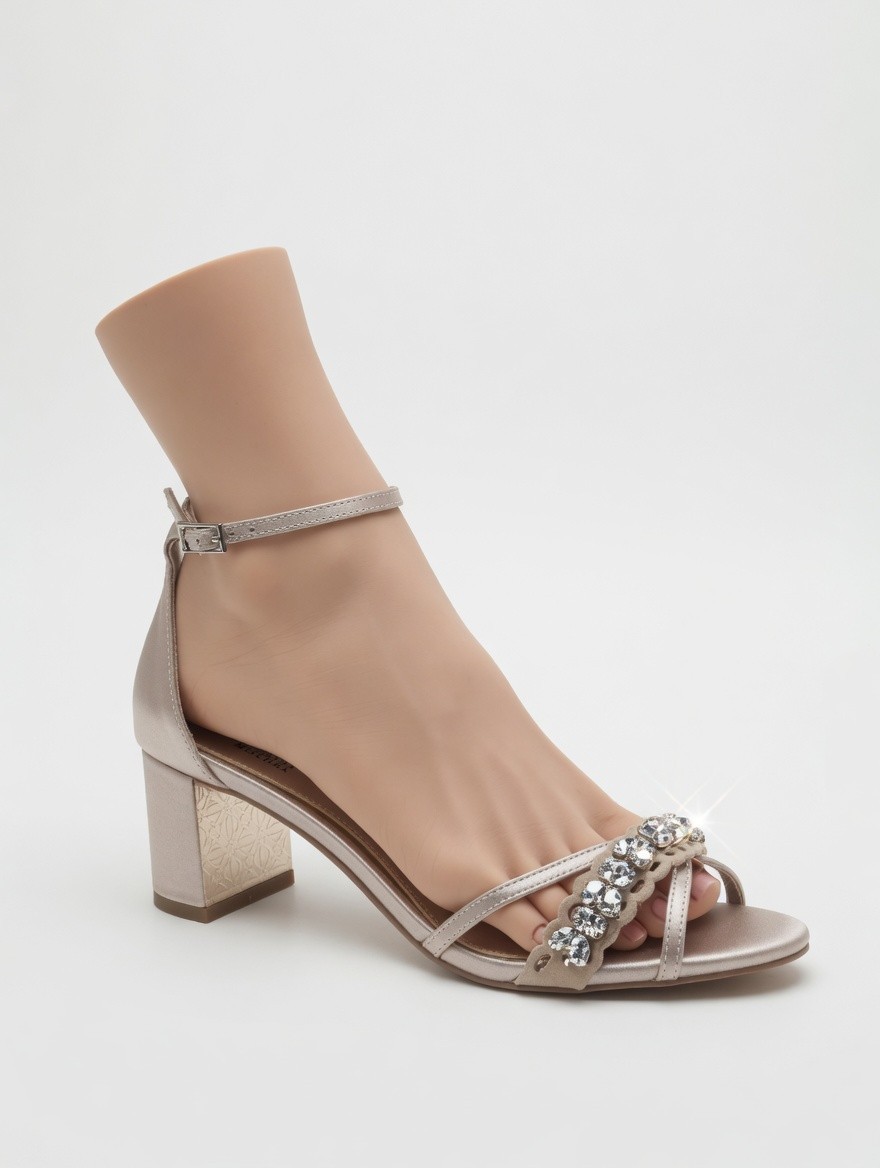 Jewel by Badgley Mischka Giona Embellished Evening Shoe Champagne US Size 7