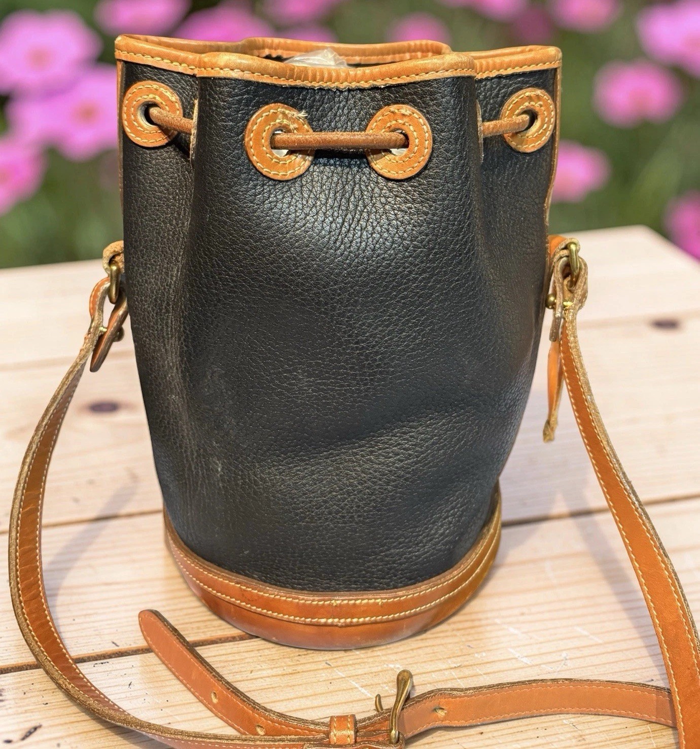Dooney Bourke Vintage Black Small Drawstring Bucket Shoulder Bag Leather Retro