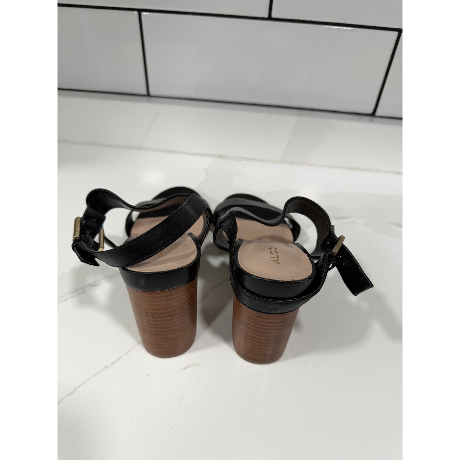 Aldo Womens Black Leather Block Heel Ankle Strap Sandals Gold Buckle Size 9