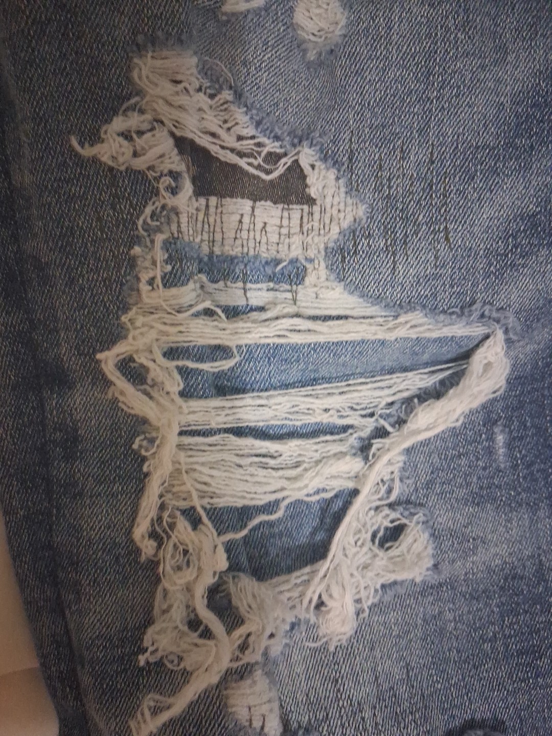 American Eagle Jeans Men’s Original Straight, Air Flex (+) Size 34/33 Destroyed