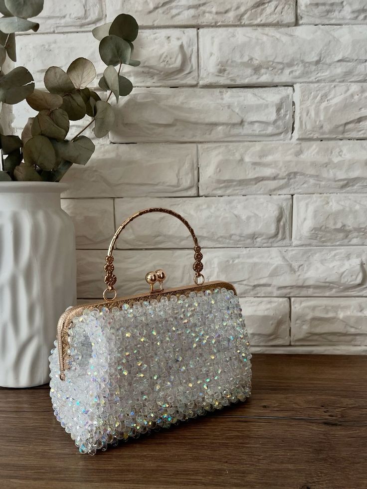 Handcrafted using premium crystal beads – Unique design, entirely handmade🎀