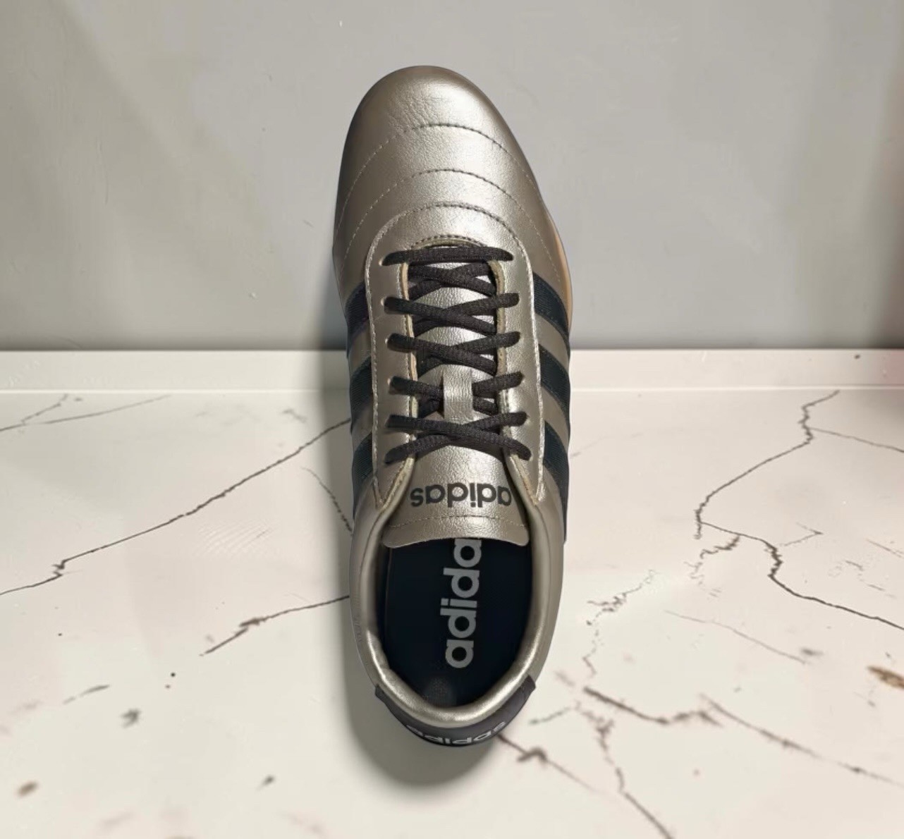 adidas Men’s Low-Top Lace-Up Athletic Sneakers Silver/Black Gum NEW