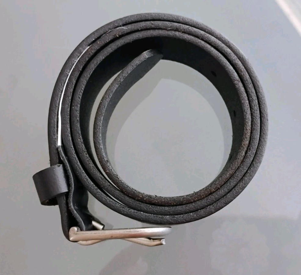 Levi’s Black Leather Beltwith Silver Buckle 32 (80 cm) 1 inch thick Full Grain