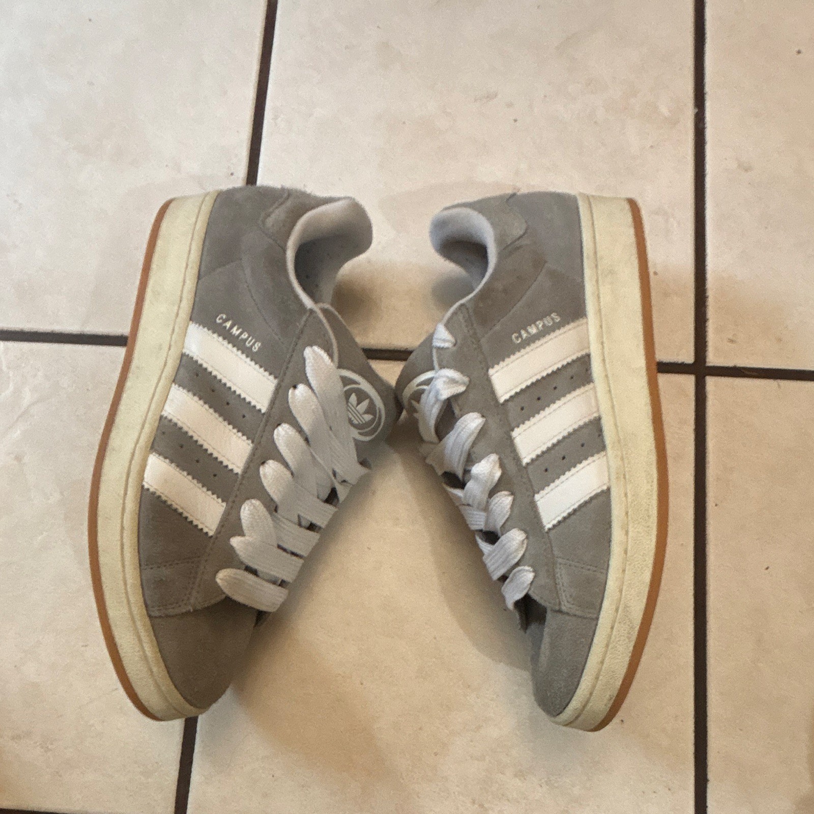 adidas Campus Men’s Low Top Suede Lace-Up Sneakers Gray/White Rubber Sole