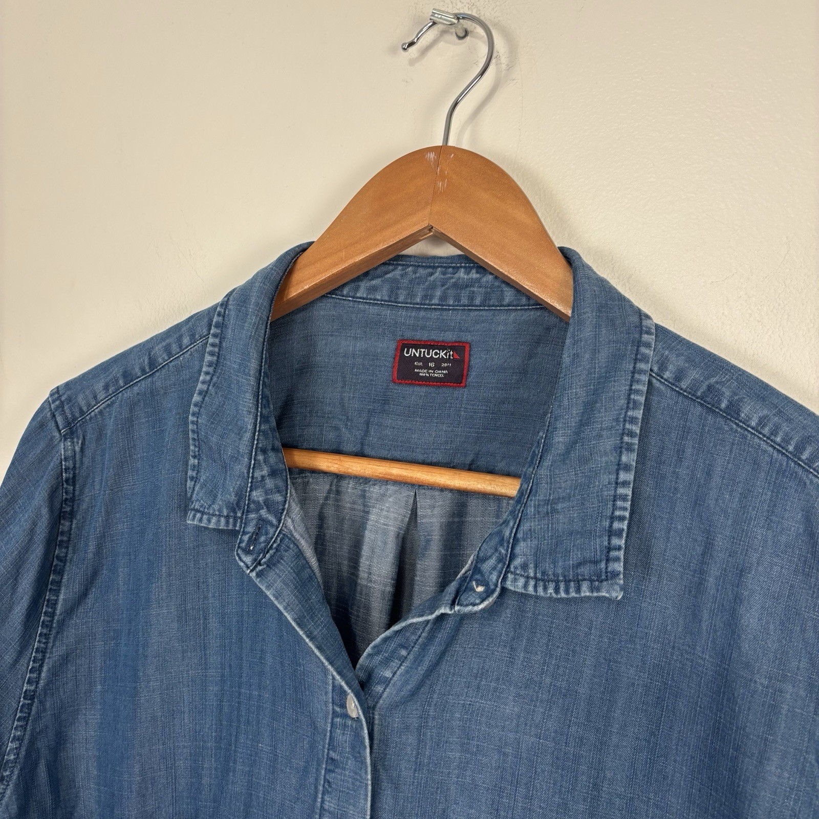 UNTUCKit Womens 16 Button-Up Shirt Blue Chambray 100% Tencel W/ Pockets Lionness