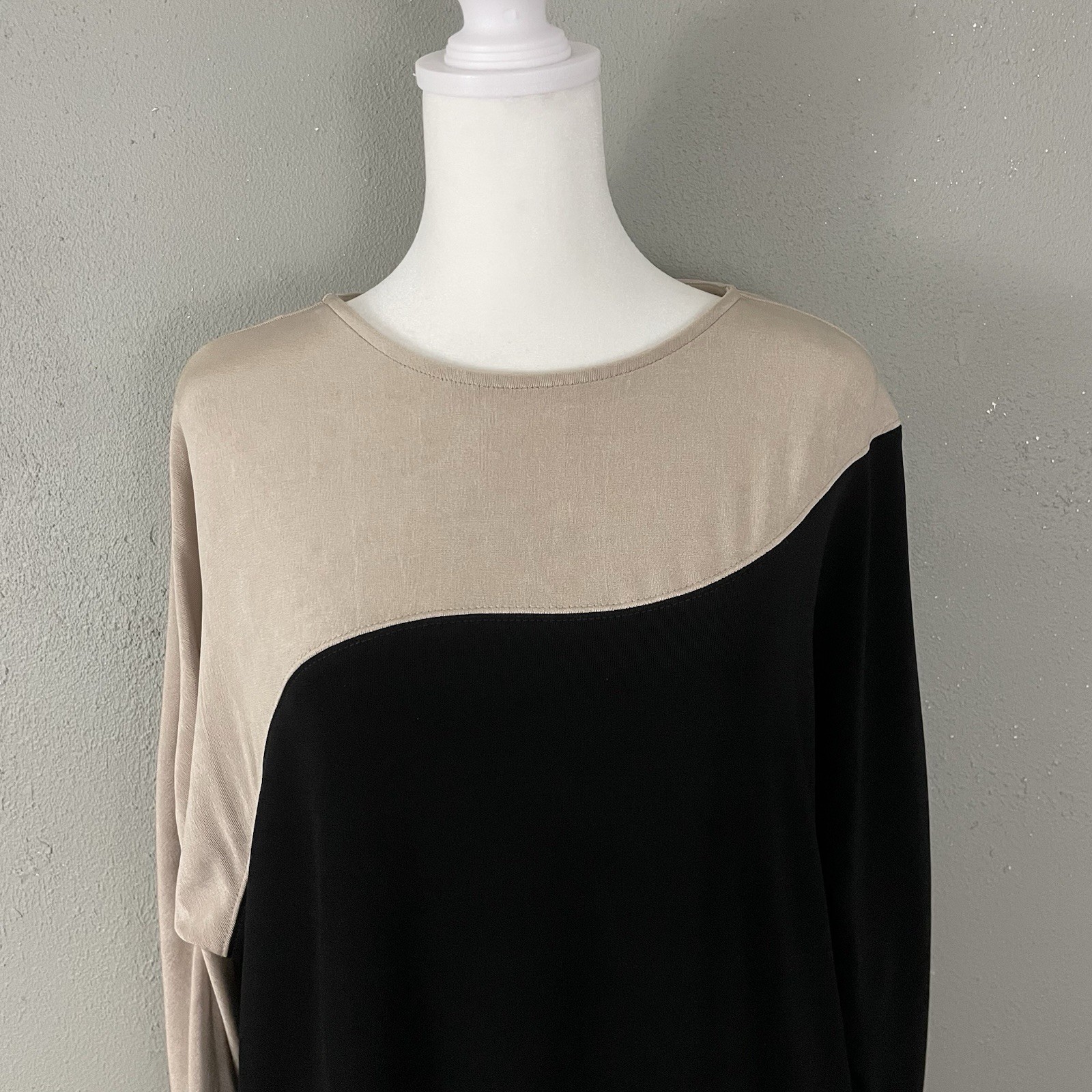 Chicos Travelers Slinky Knit Top Size 1 Medium Black Beige Art to Wear Blouse