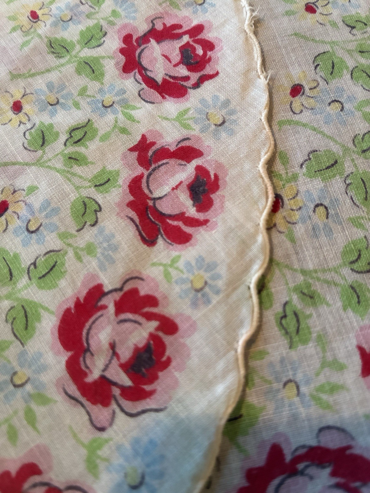Rare 14.5 In Round Handkerchief Vintage Floral Print Roses Tulips Cottagecore
