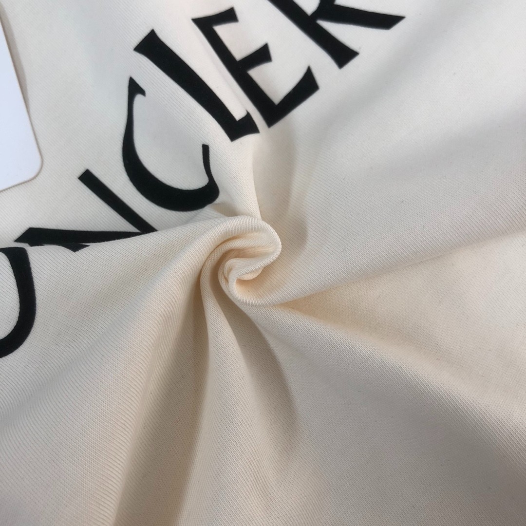 Moncler Unisex Oversized White Classic Crew-Neck Short-Sleeve Shirt M