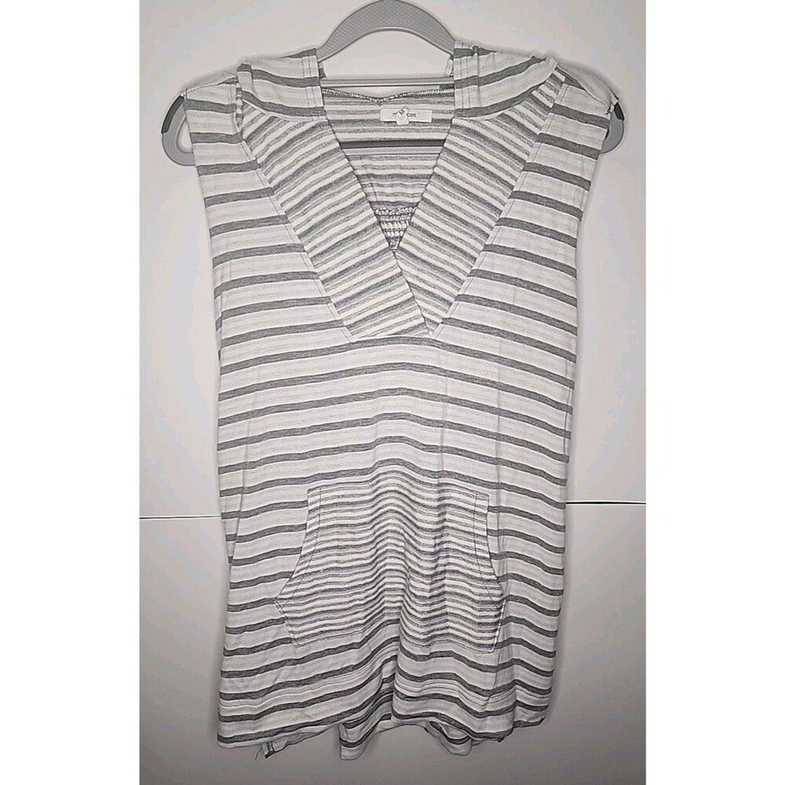 Maurices Women’s Sleeveless Hoodie Top Gray White Striped Size Medium