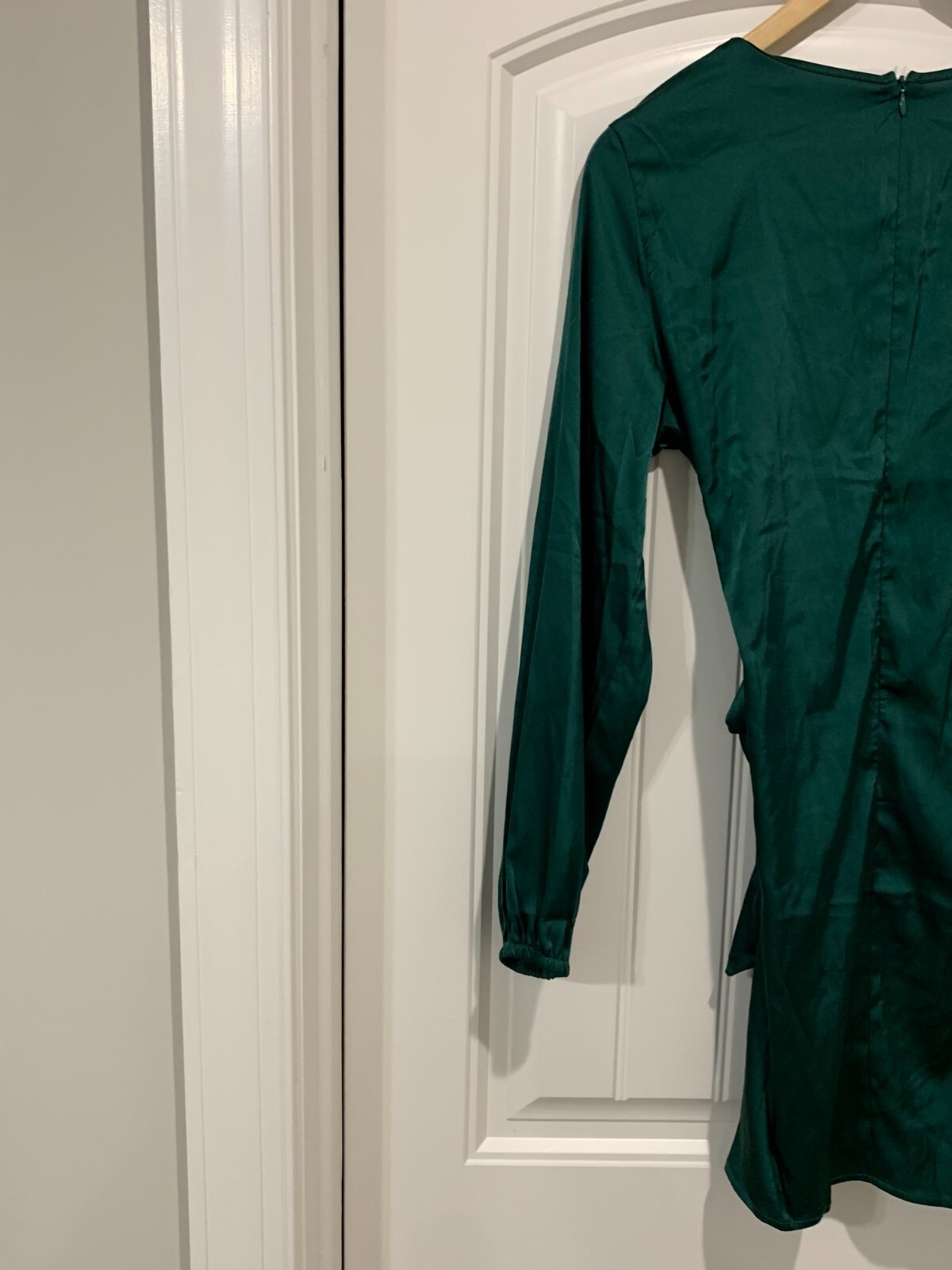 Lyaner Wrap Dress Women Size Medium Emerald Green Silky Tie Front Balloon Sleeve